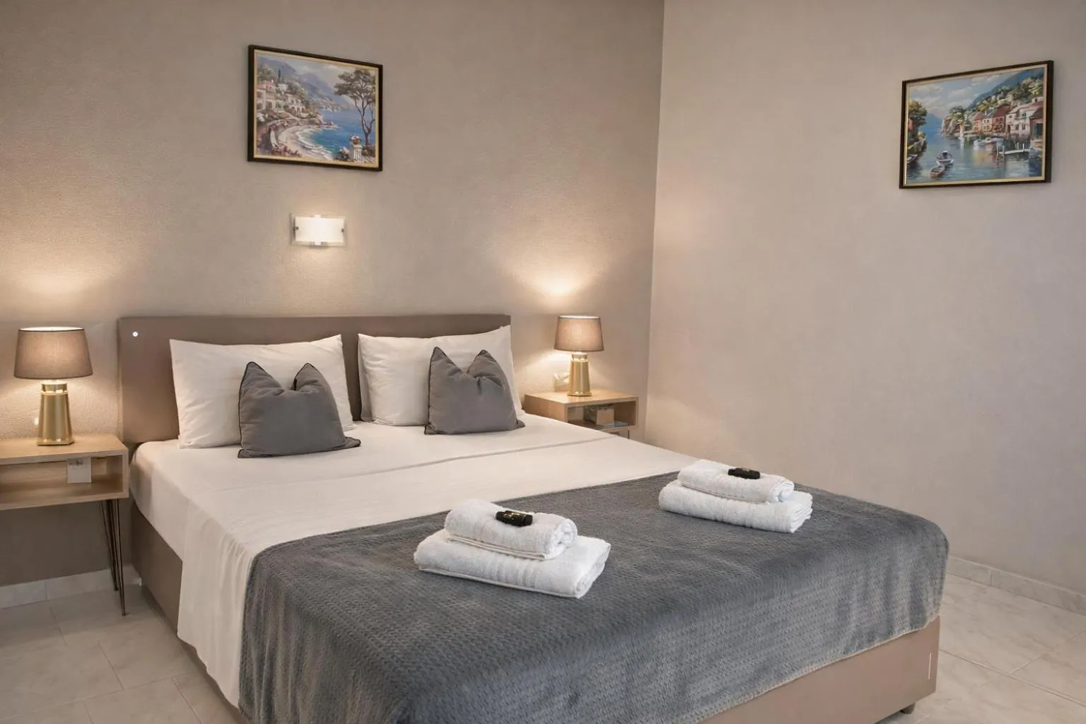 Photo of the whole room, Bed in Secret Garden Hotel