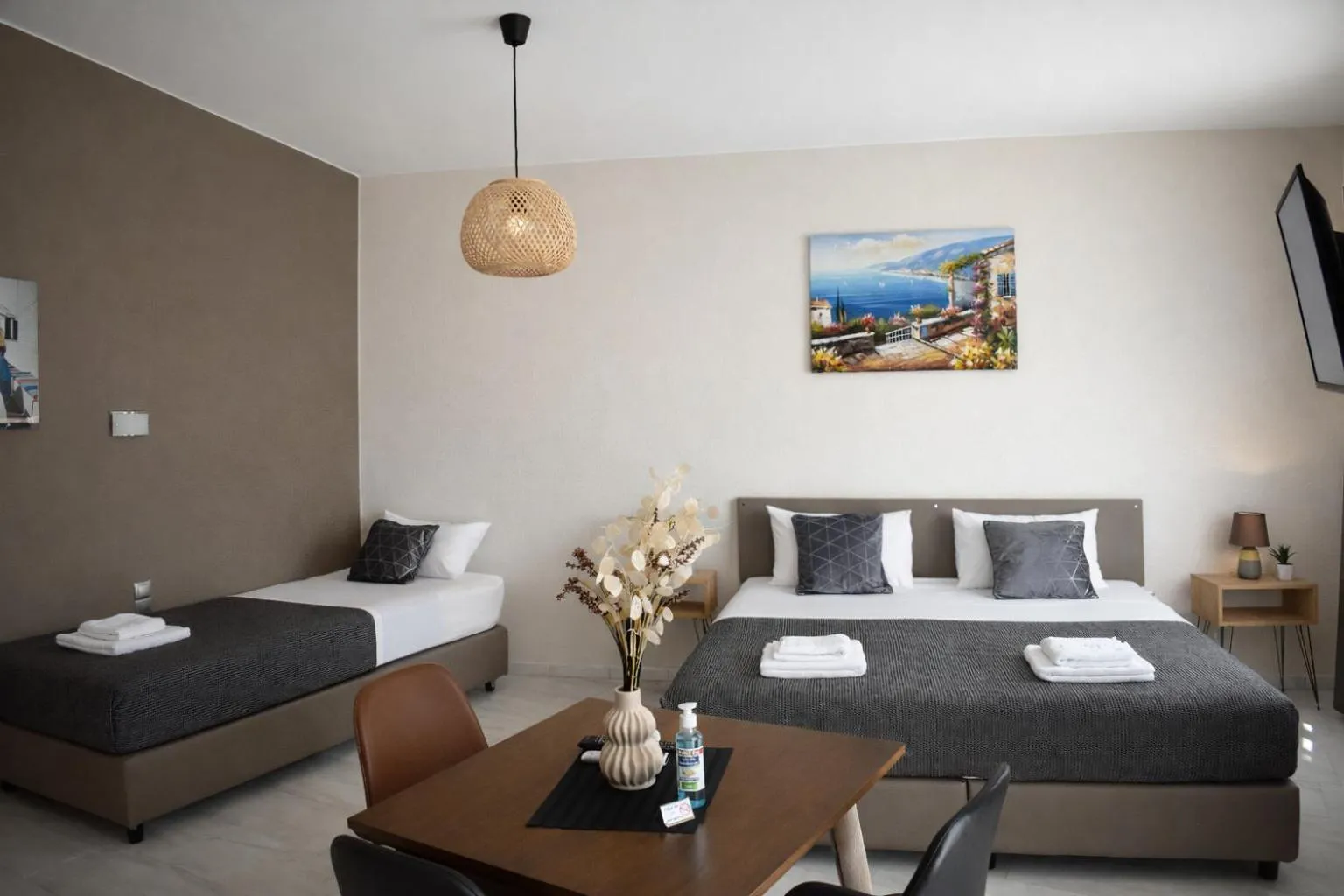 Photo of the whole room, Bed in Secret Garden Hotel