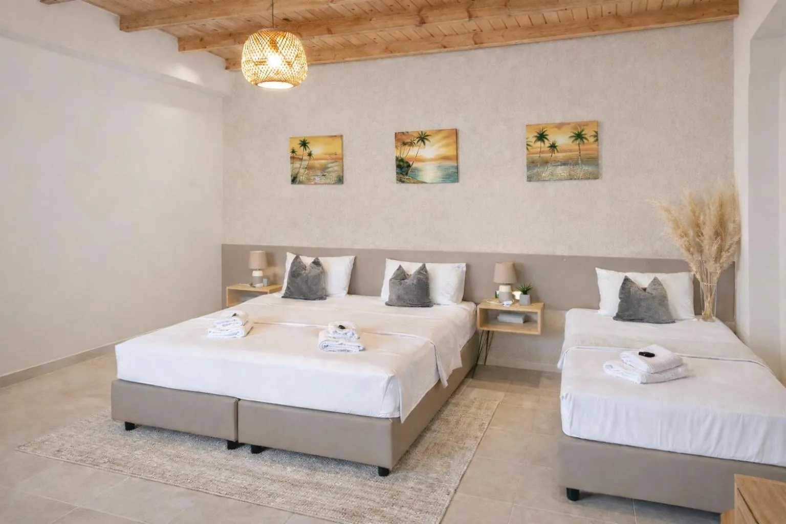 Photo of the whole room, Bed in Secret Garden Hotel