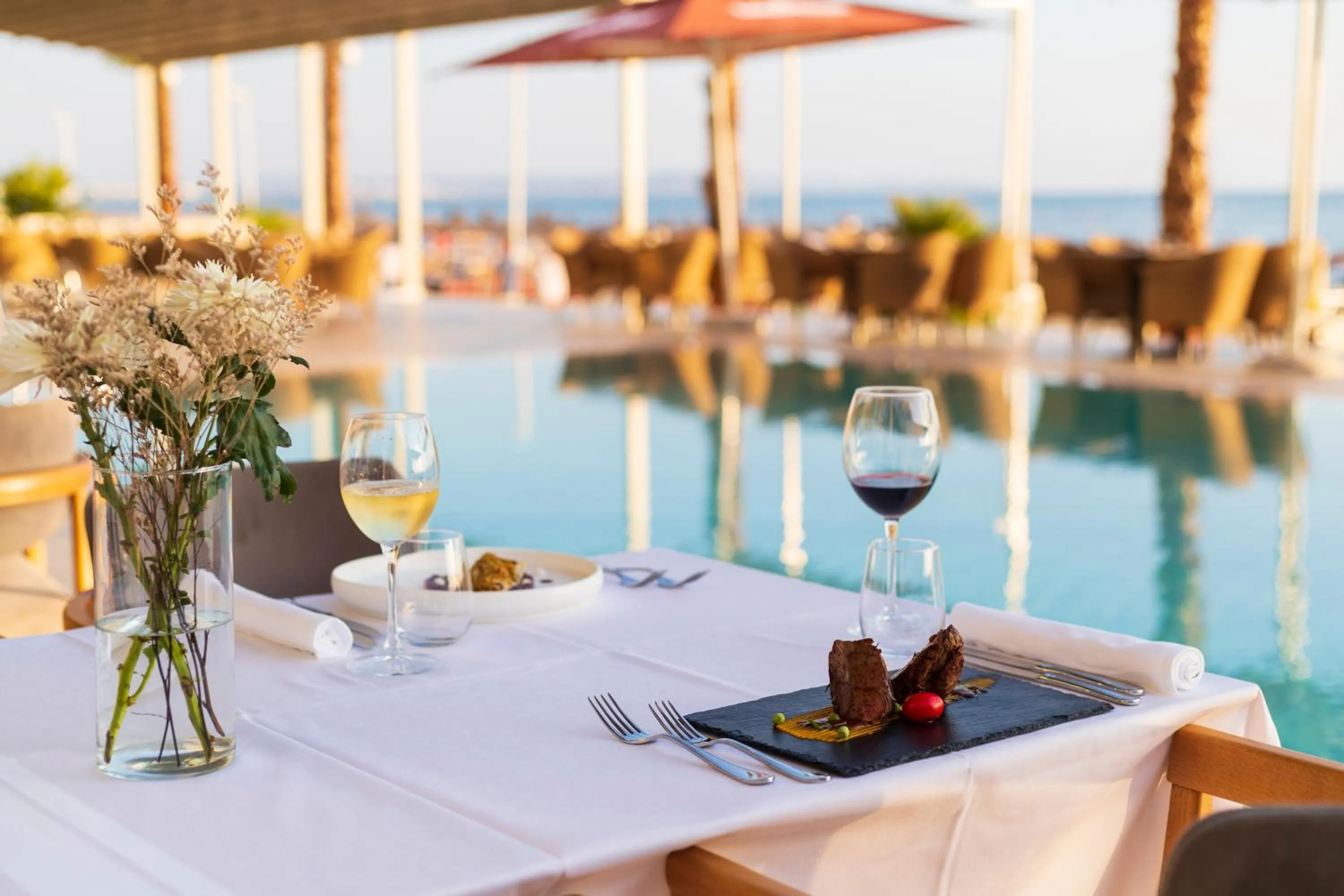 Restaurant/places to eat in AMR Hotel - Durres