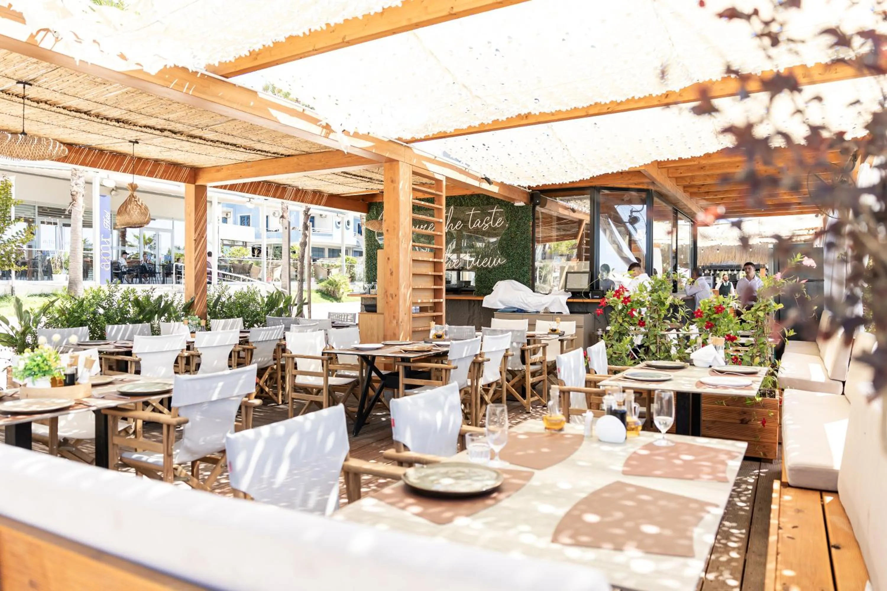 Restaurant/places to eat in AMR Hotel - Durres