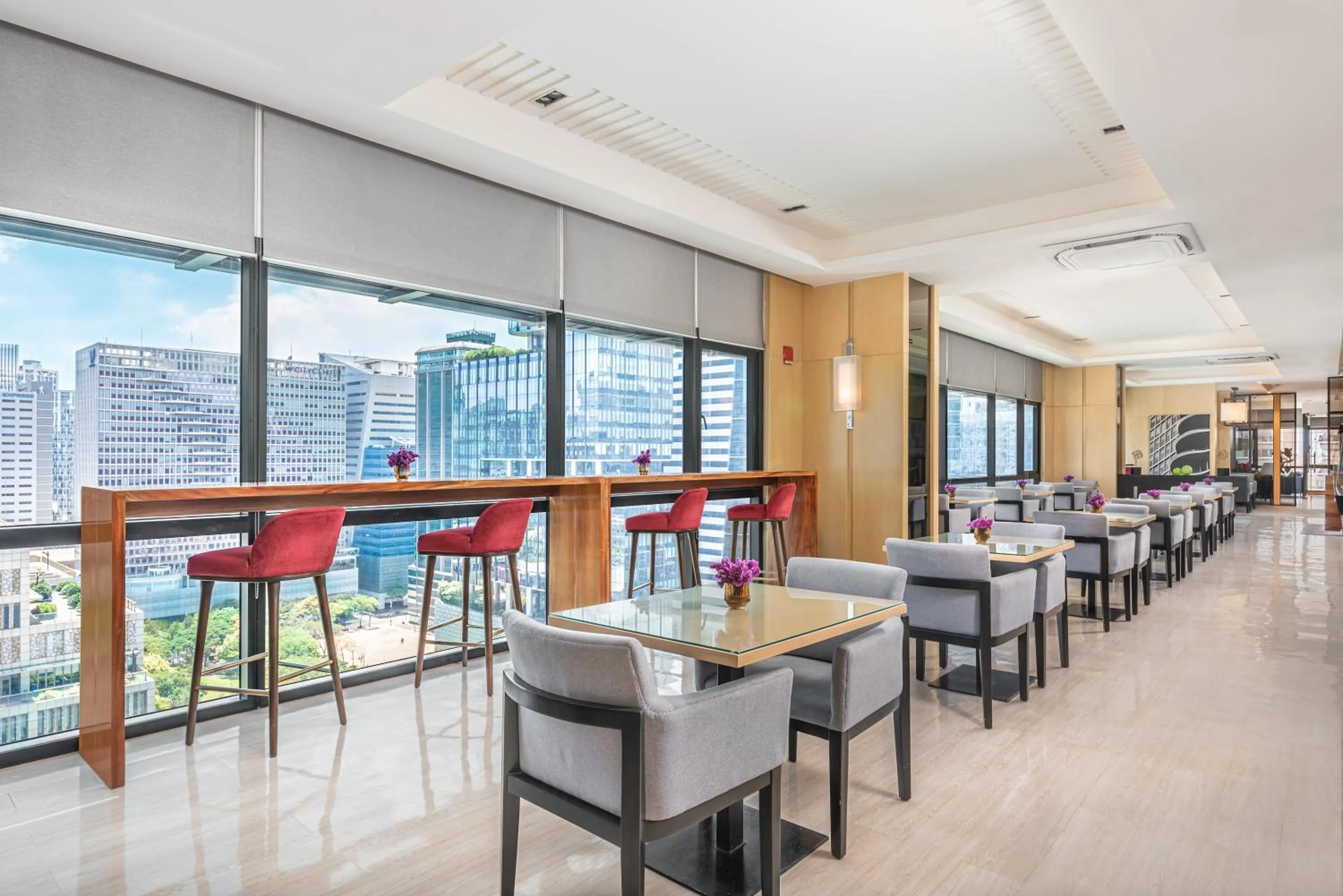 Lounge or bar in Seda Bonifacio Global City