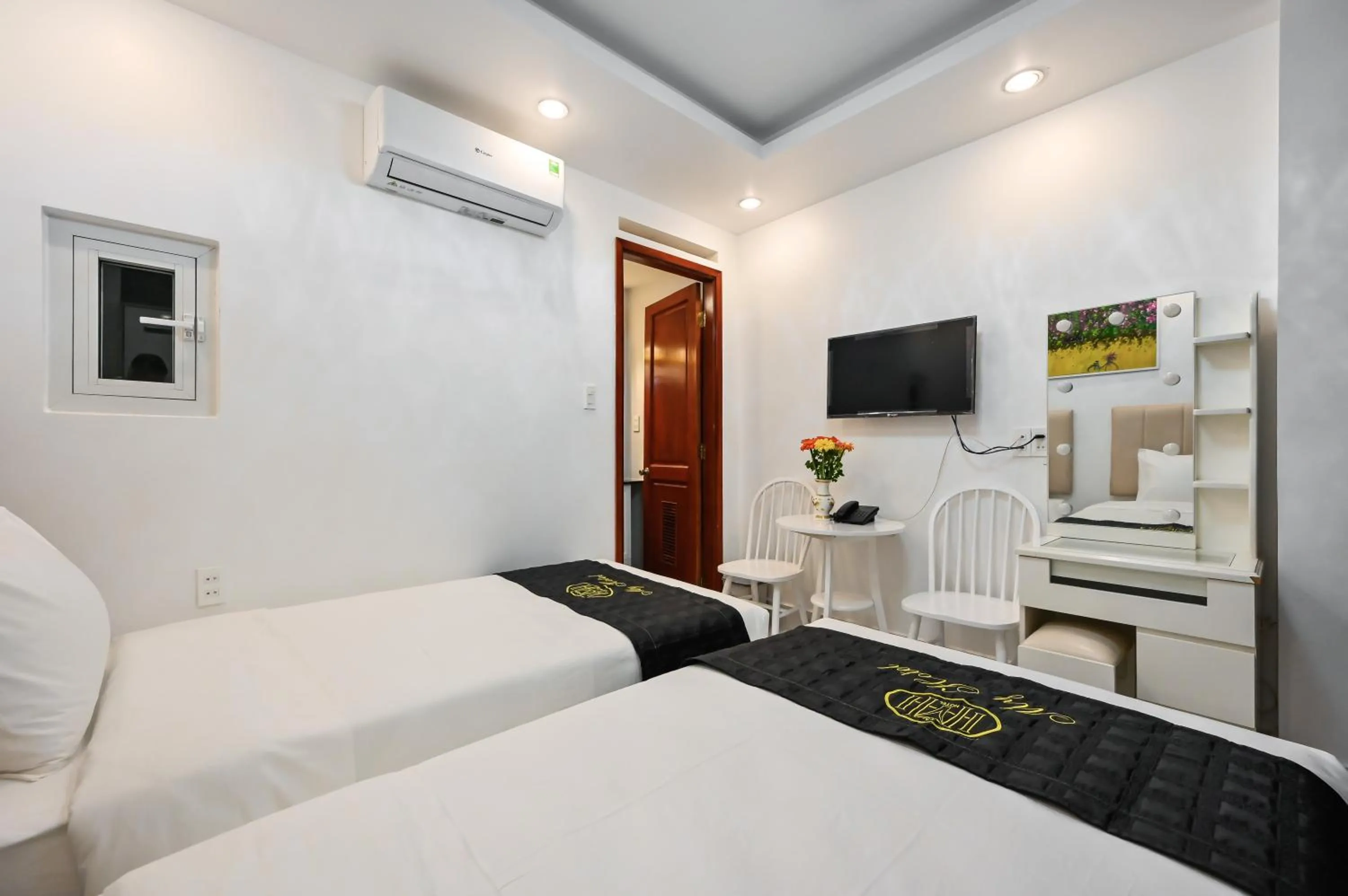 Bedroom, Bed in My Hotel