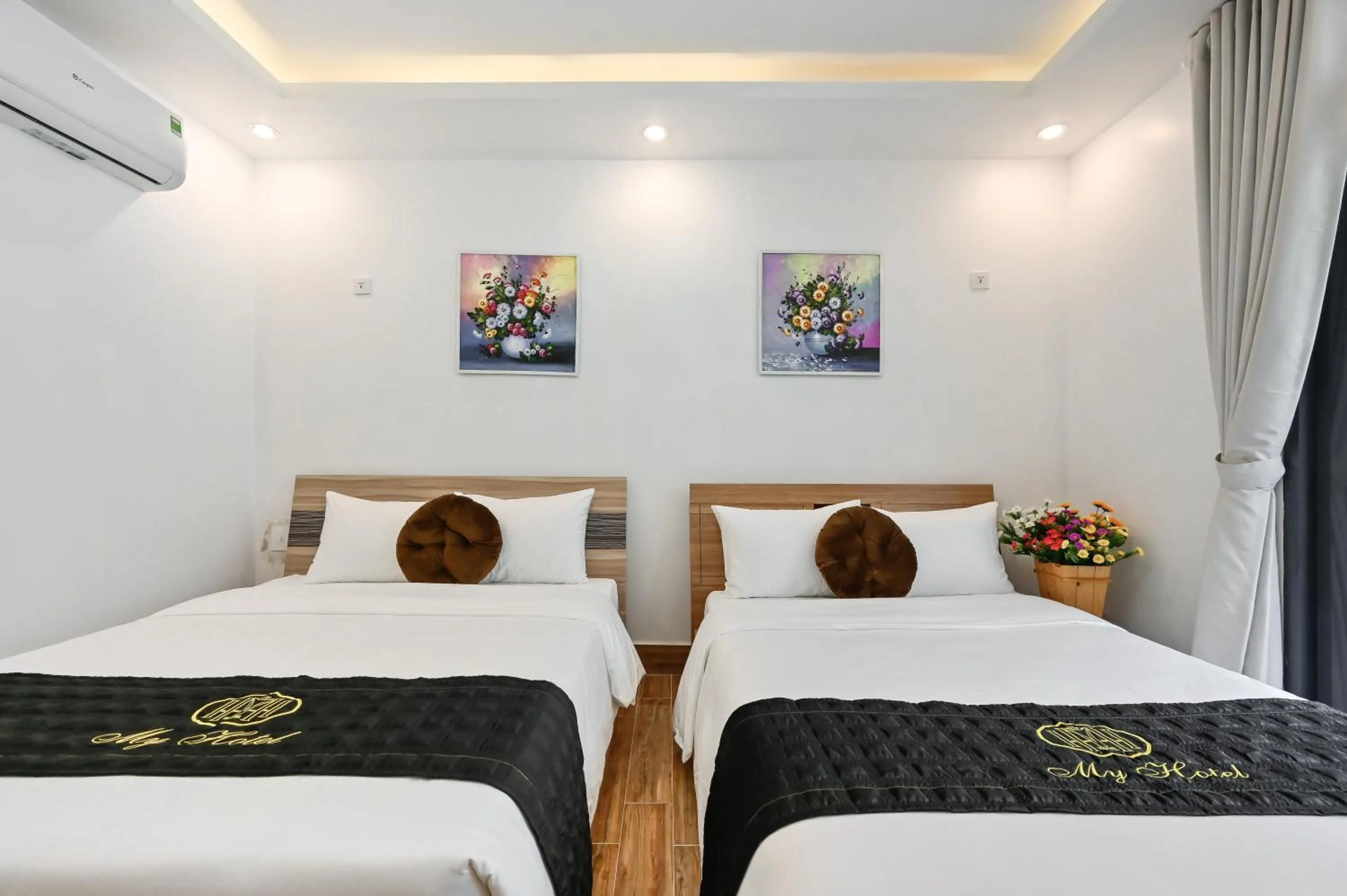 Bedroom, Bed in My Hotel