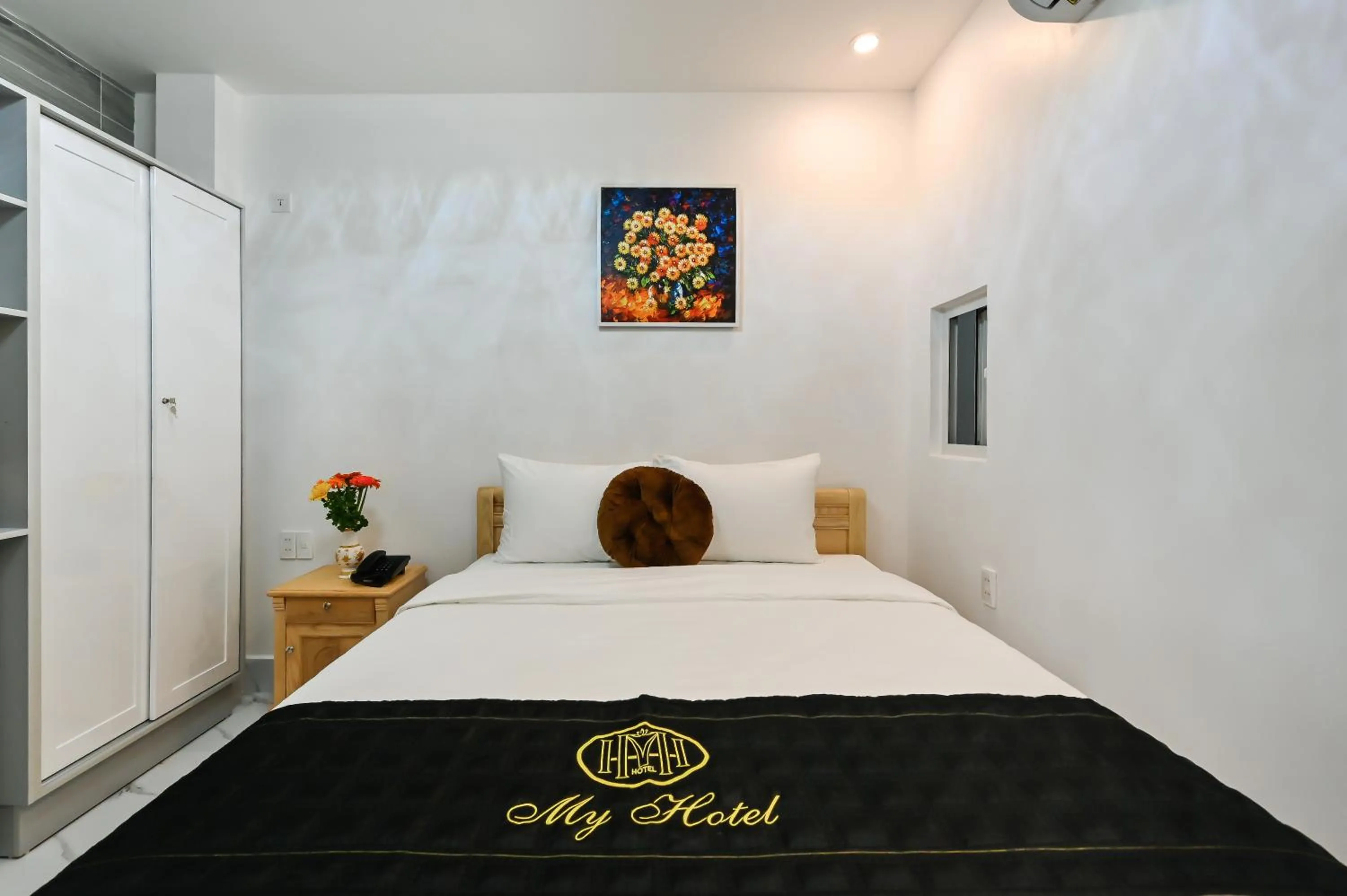 Bedroom, Bed in My Hotel