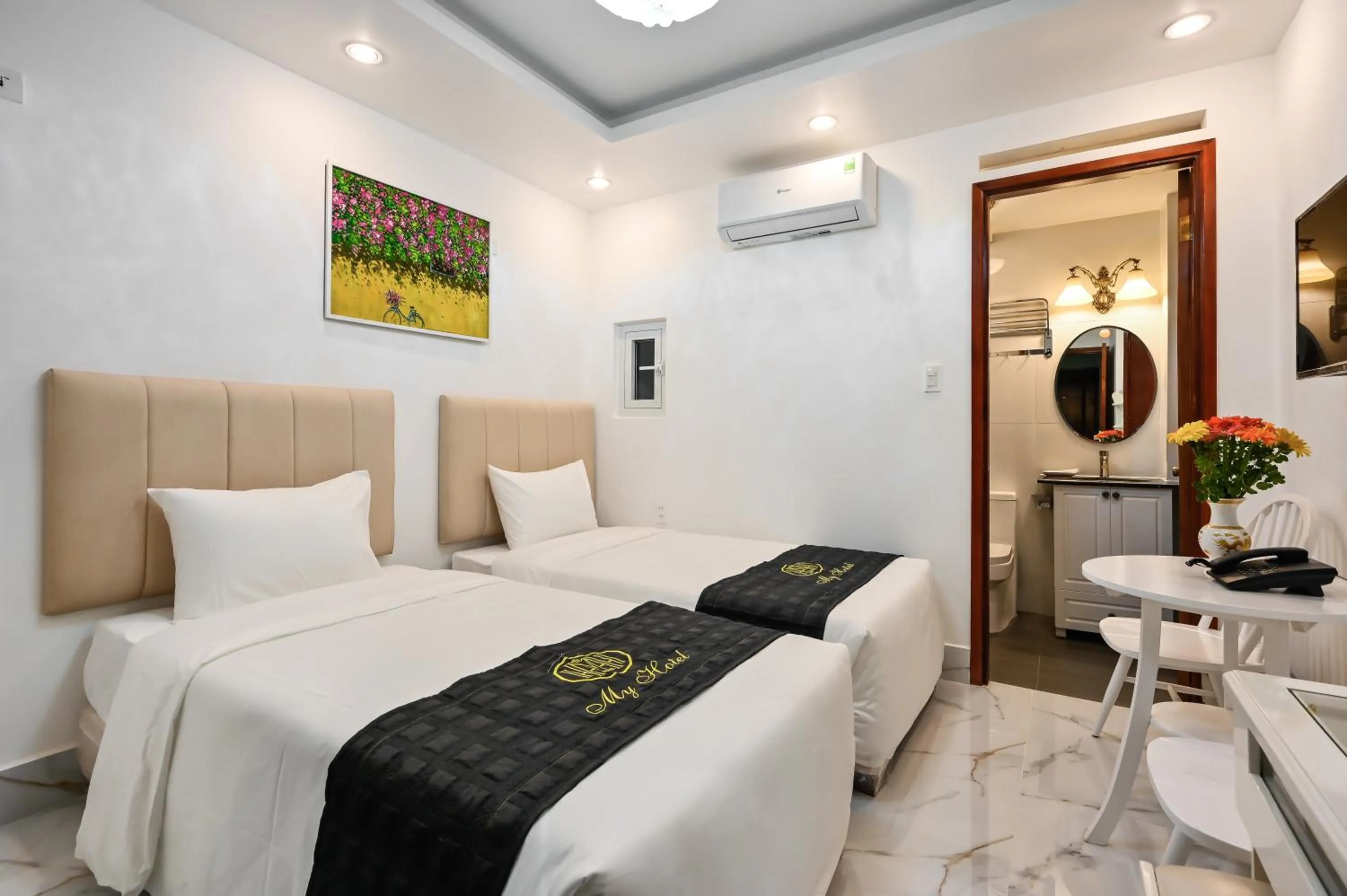 Bedroom, Bed in My Hotel