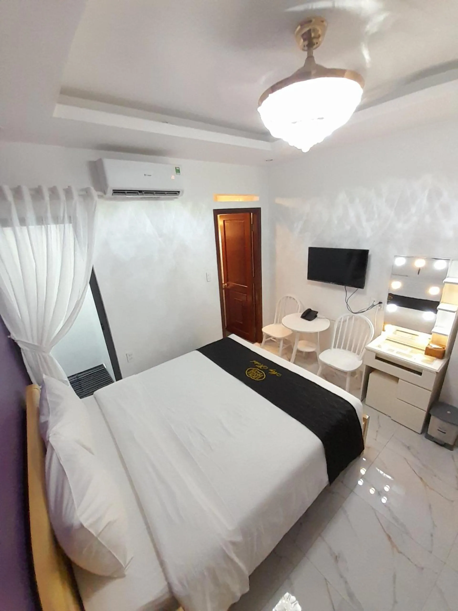 Bedroom, Bed in My Hotel