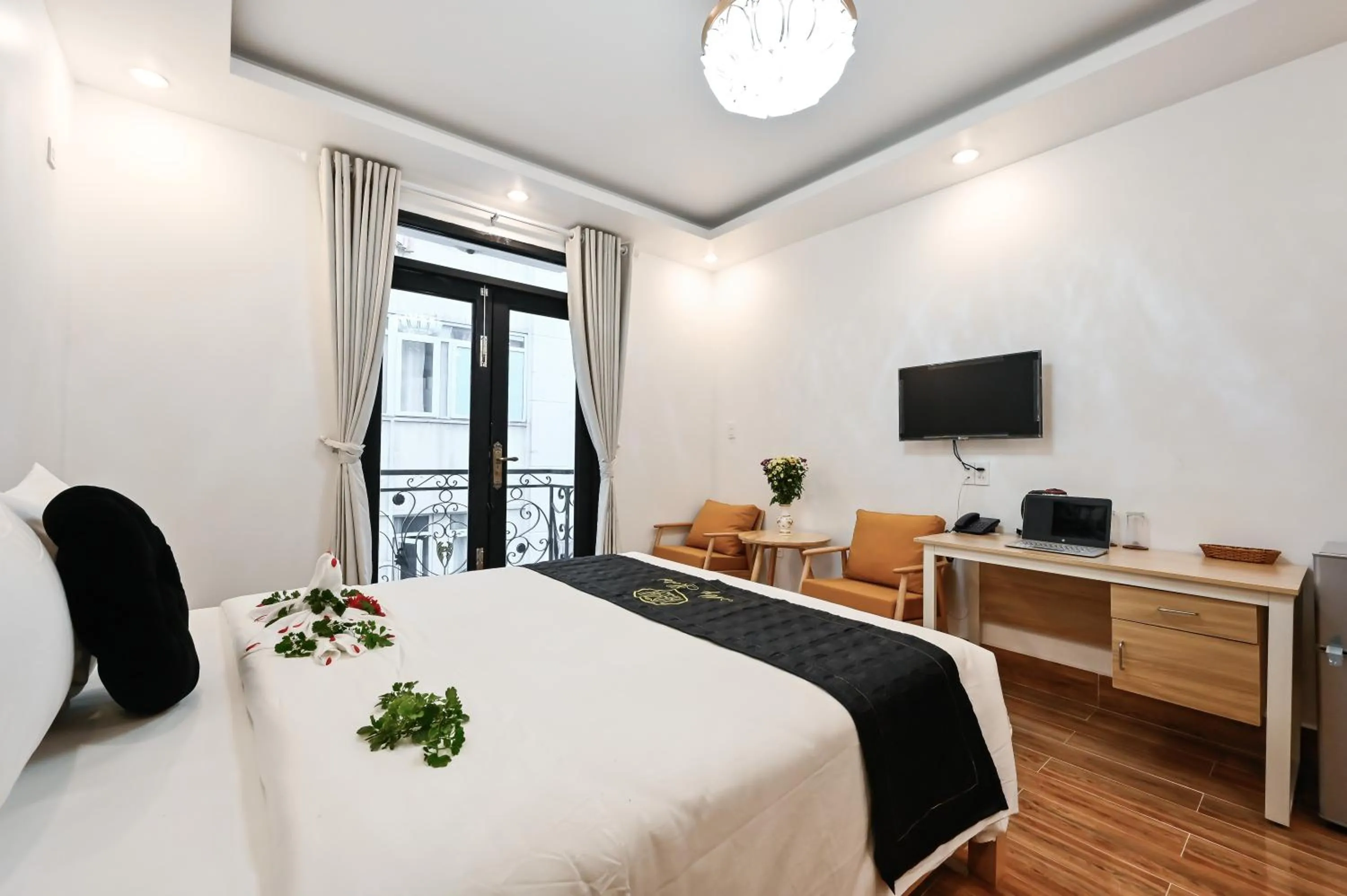 Photo of the whole room, Bed in My Hotel