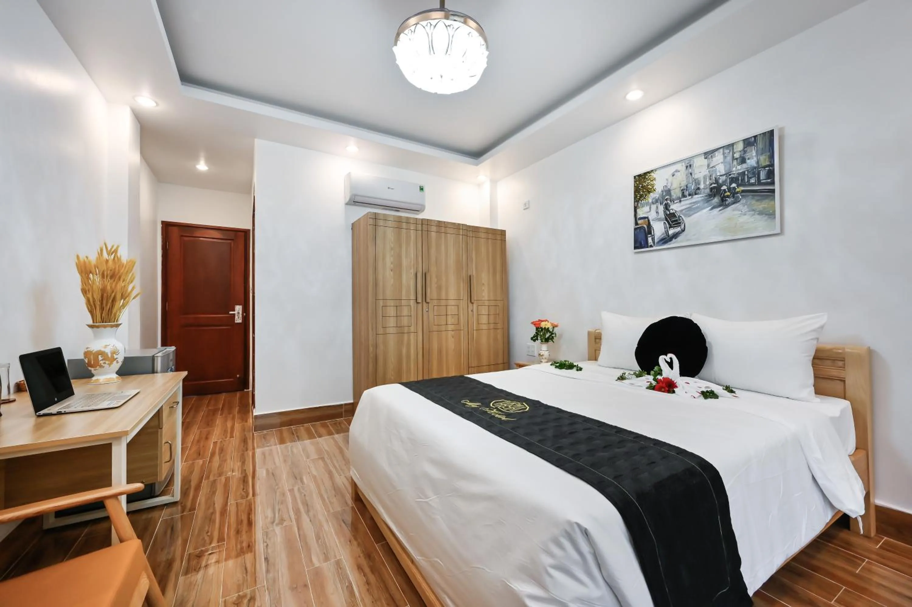 Bedroom, Bed in My Hotel