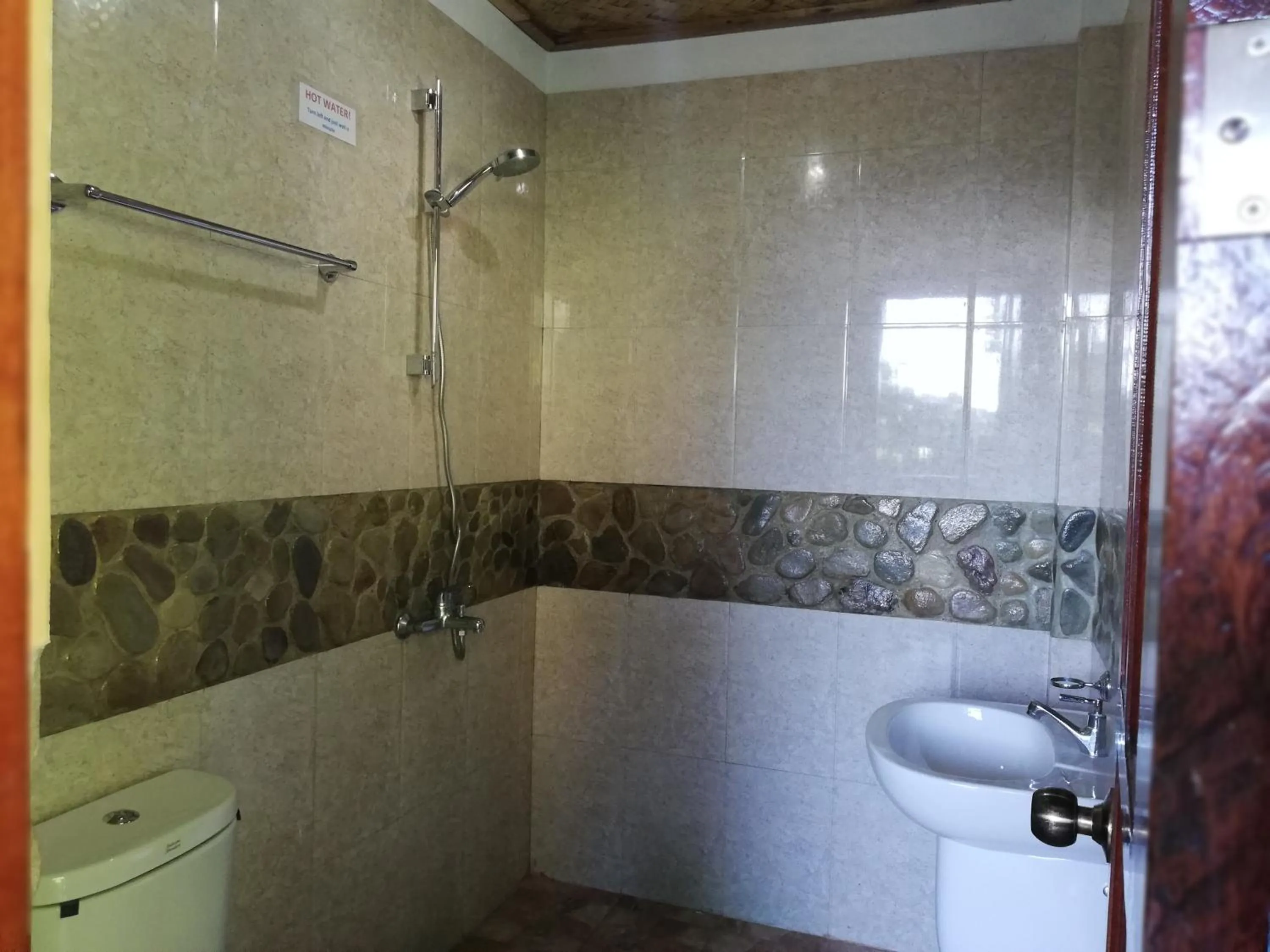 Shower in El Nido Viewdeck Cottages