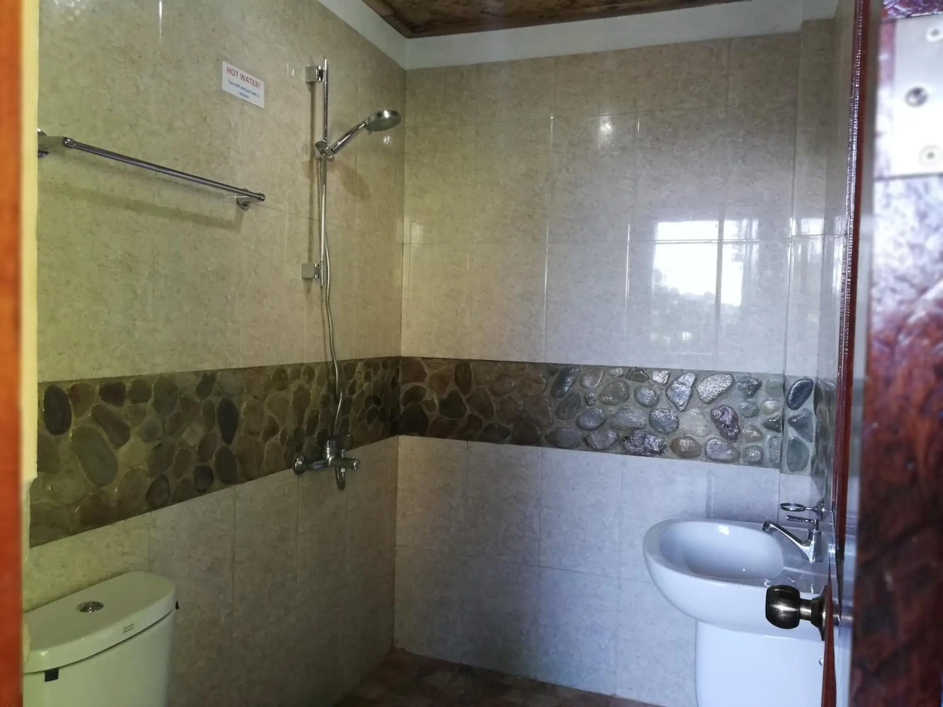 Shower in El Nido Viewdeck Cottages Shower in El Nido Viewdeck Cottages