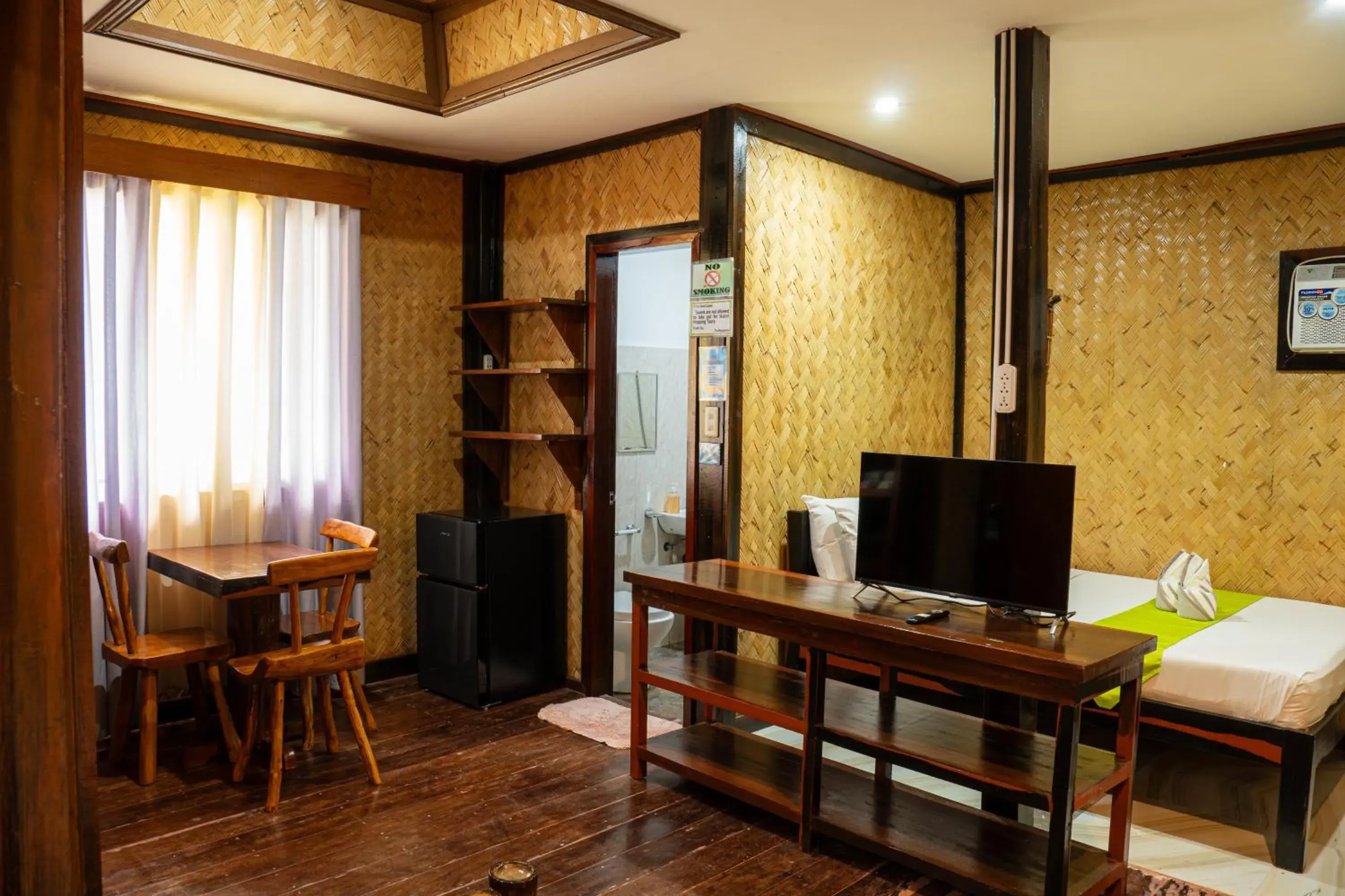 TV and multimedia in El Nido Viewdeck Cottages TV and multimedia in El Nido Viewdeck Cottages