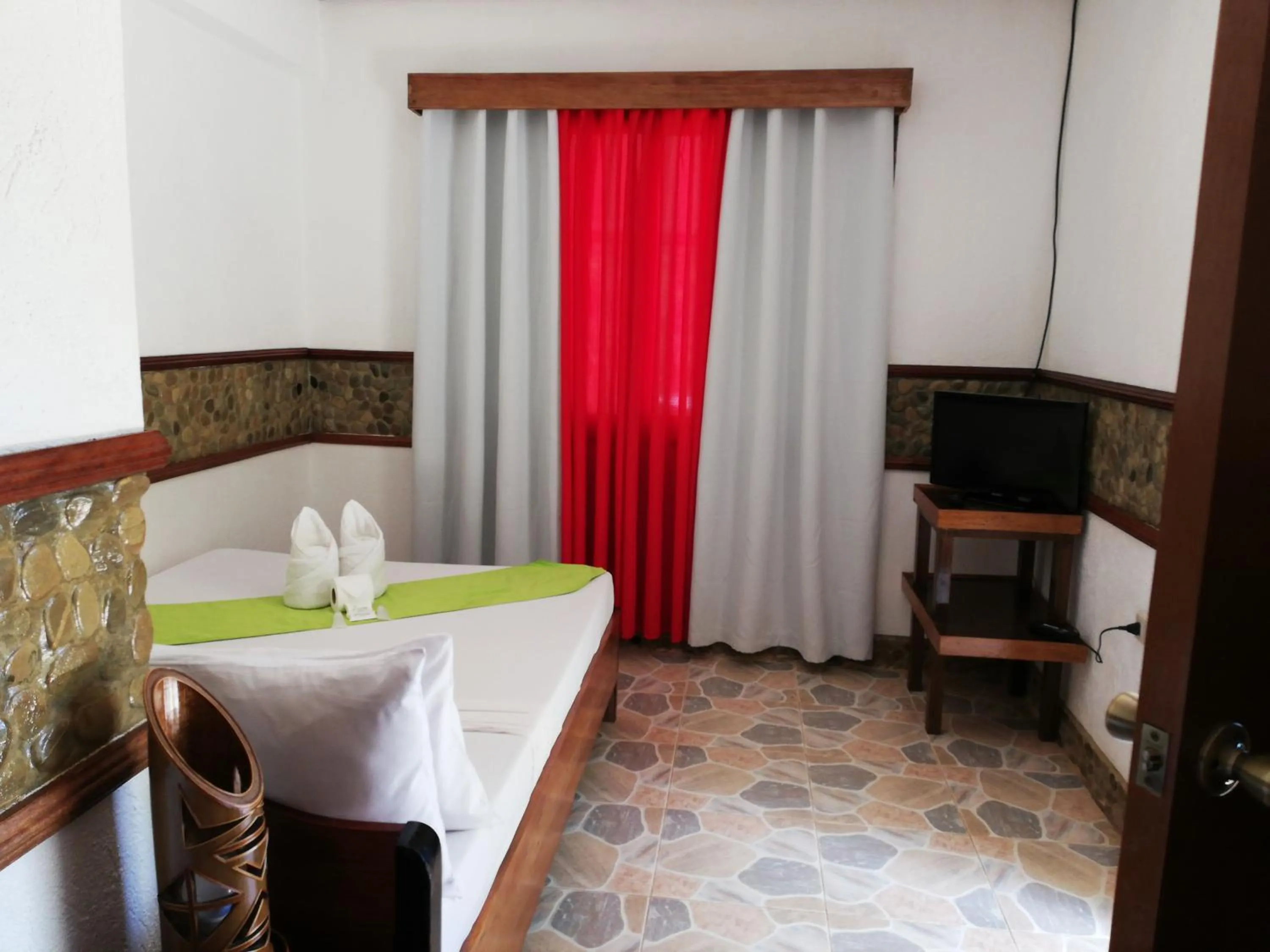 Photo of the whole room in El Nido Viewdeck Cottages