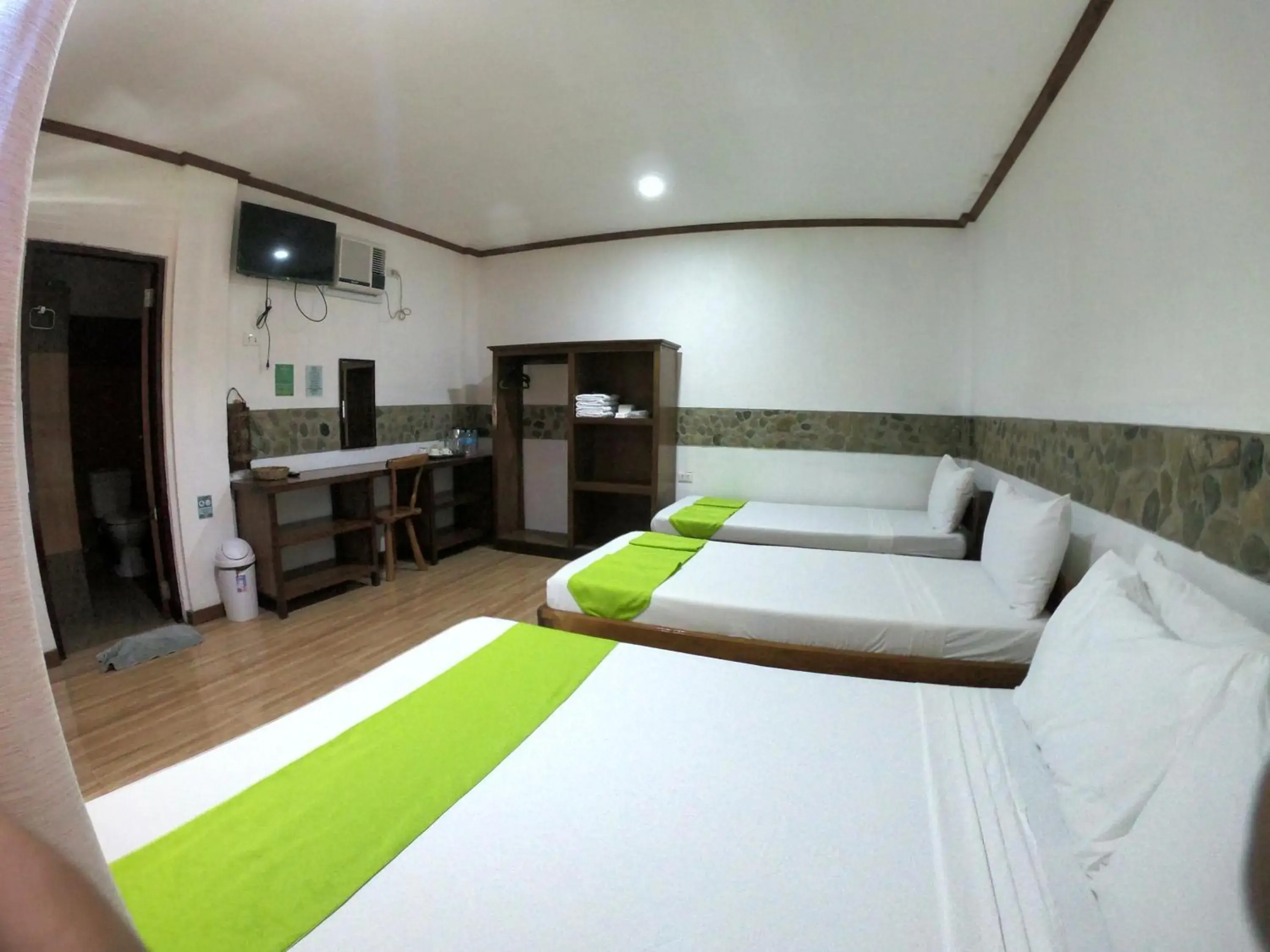 Premium Quadruple Room in El Nido Viewdeck Cottages Premium Quadruple Room in El Nido Viewdeck Cottages