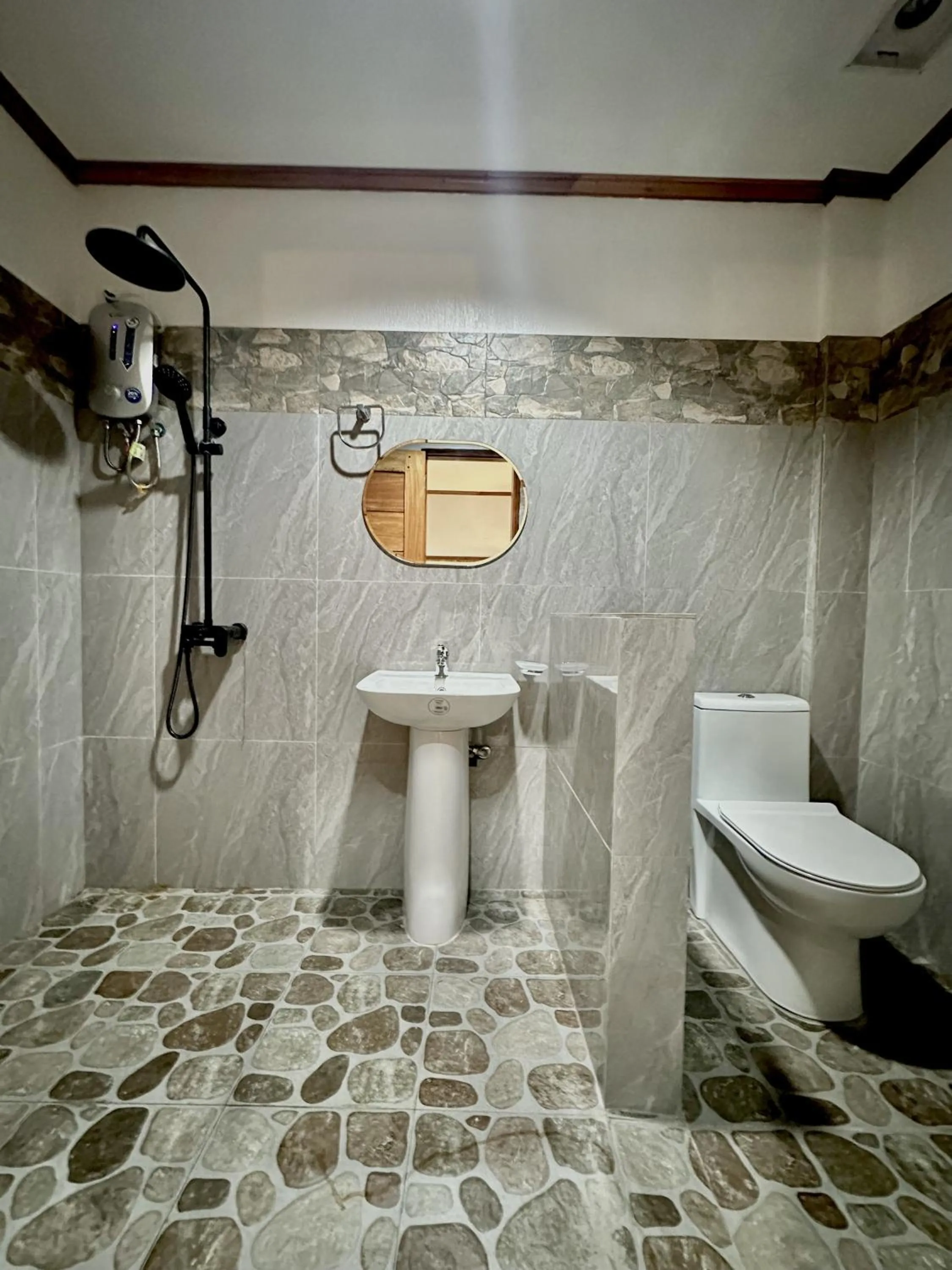 Shower in El Nido Viewdeck Cottages