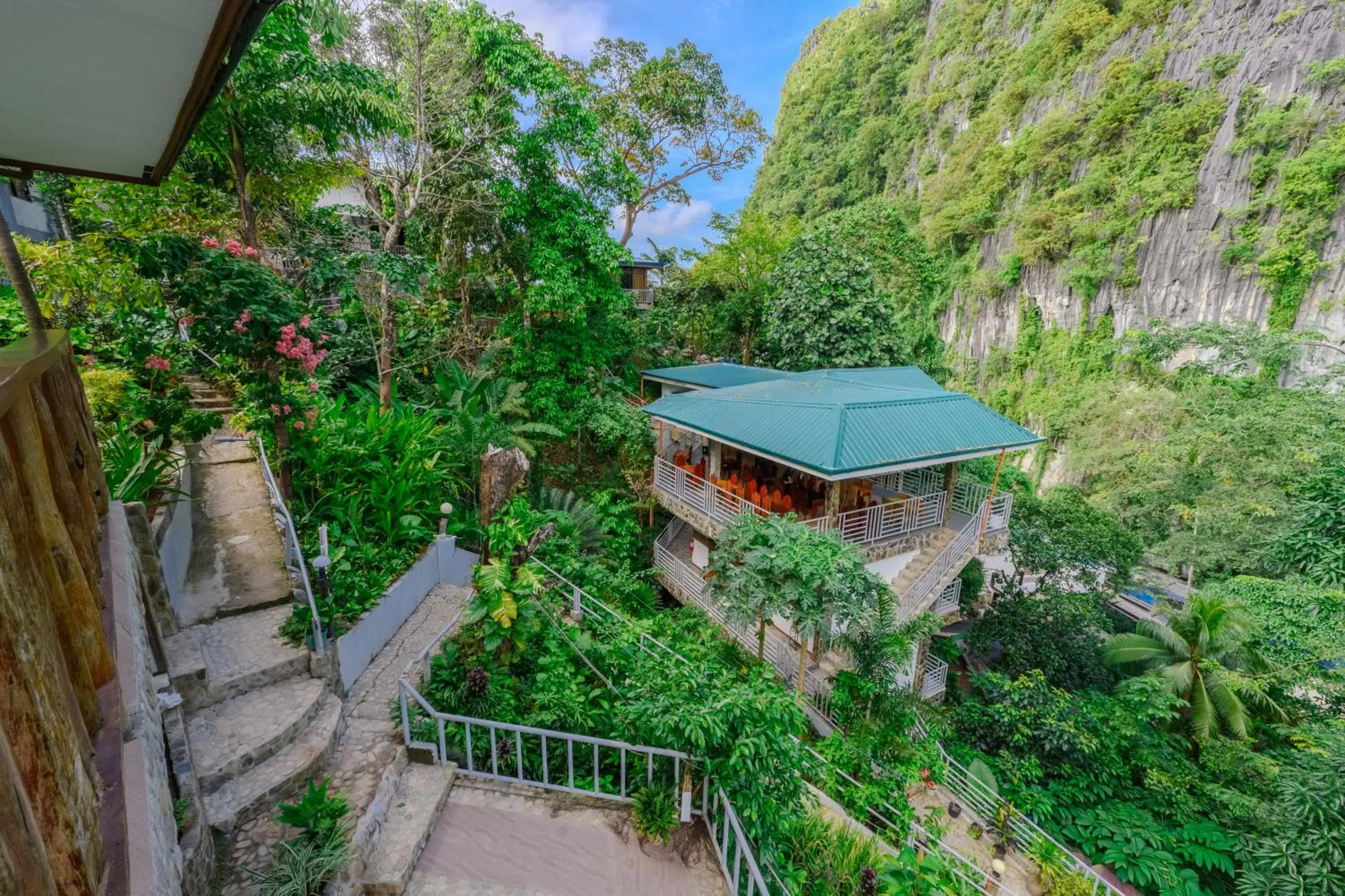 Property building in El Nido Viewdeck Cottages Property building in El Nido Viewdeck Cottages