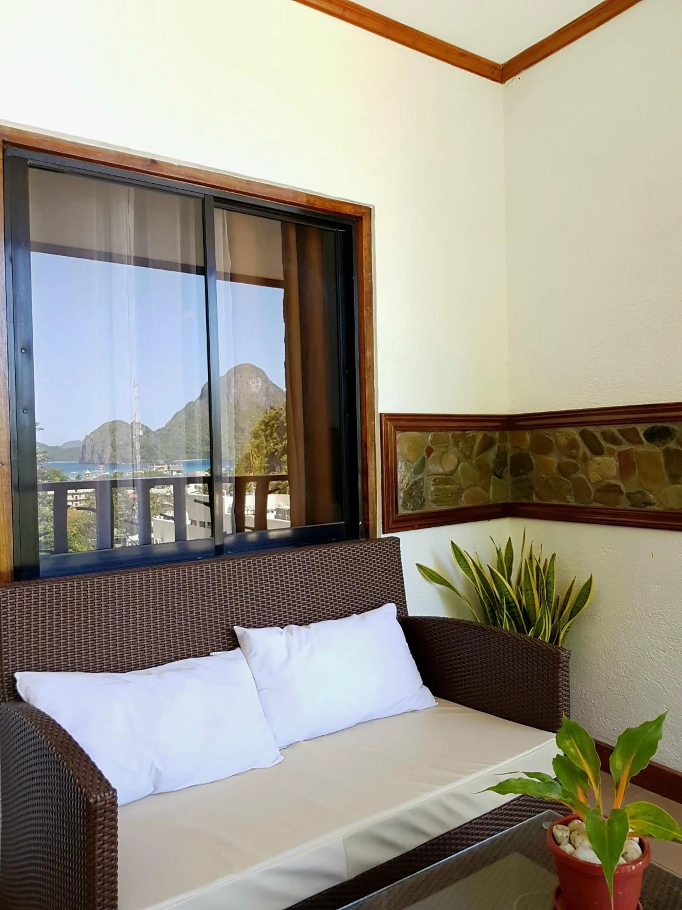 Bathroom, Bed in El Nido Viewdeck Cottages