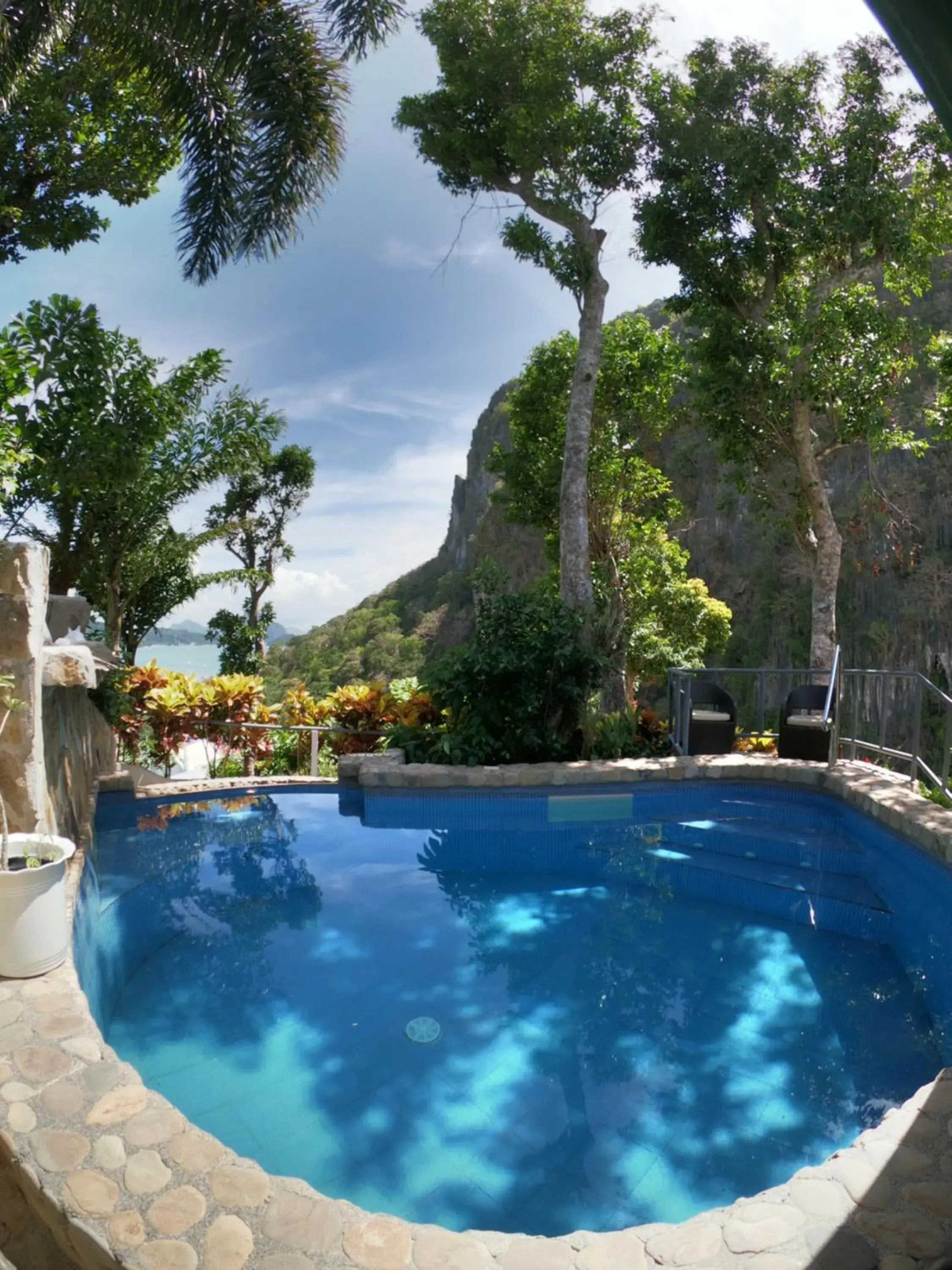 Swimming pool in El Nido Viewdeck Cottages Swimming pool in El Nido Viewdeck Cottages