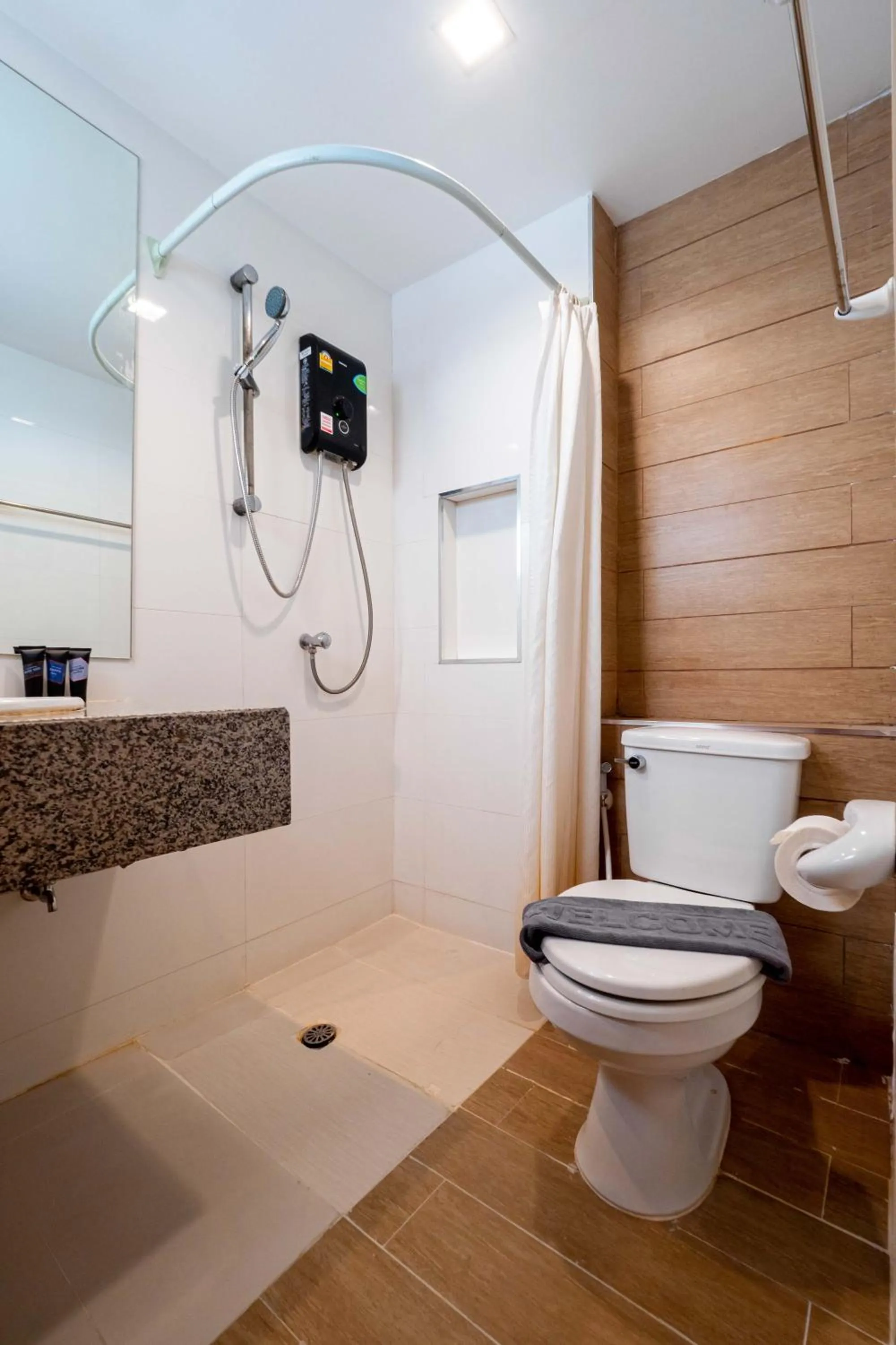 Shower in By Dee at Jomtien