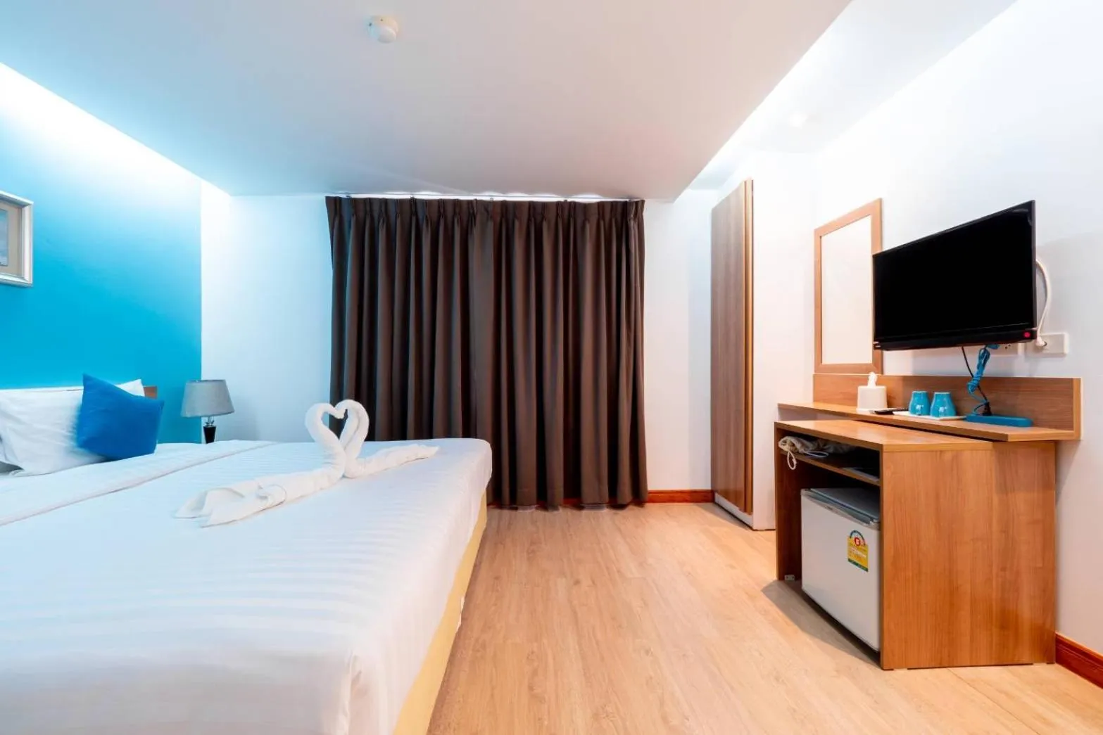 Photo of the whole room, Bed in By Dee at Jomtien