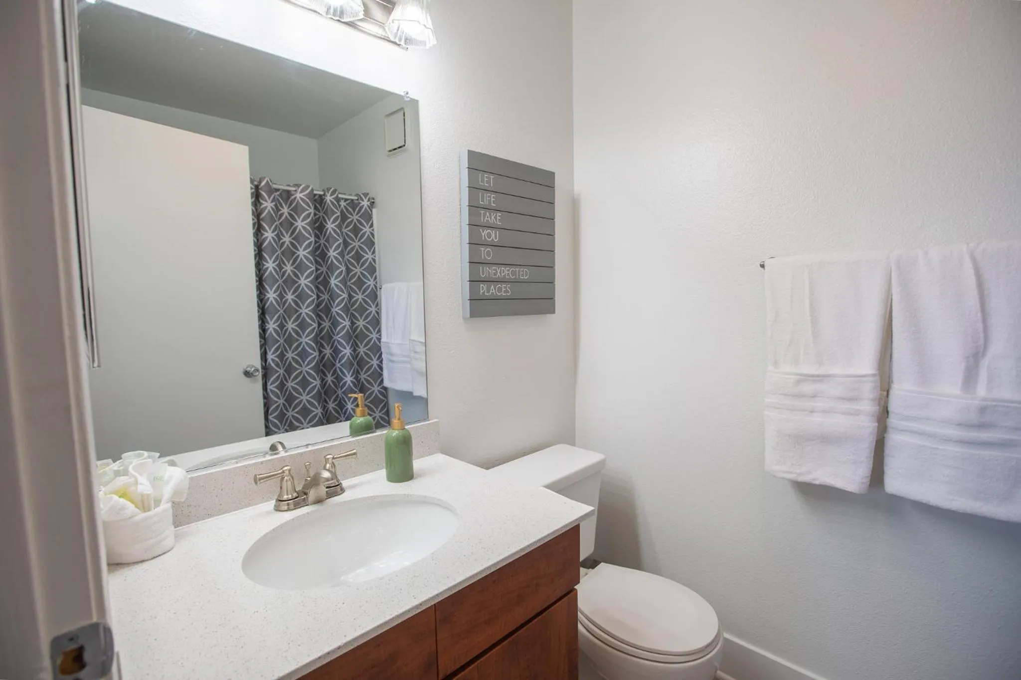 Huge Oceanside Private 2BR Apartment-Pool-Gym-Spa