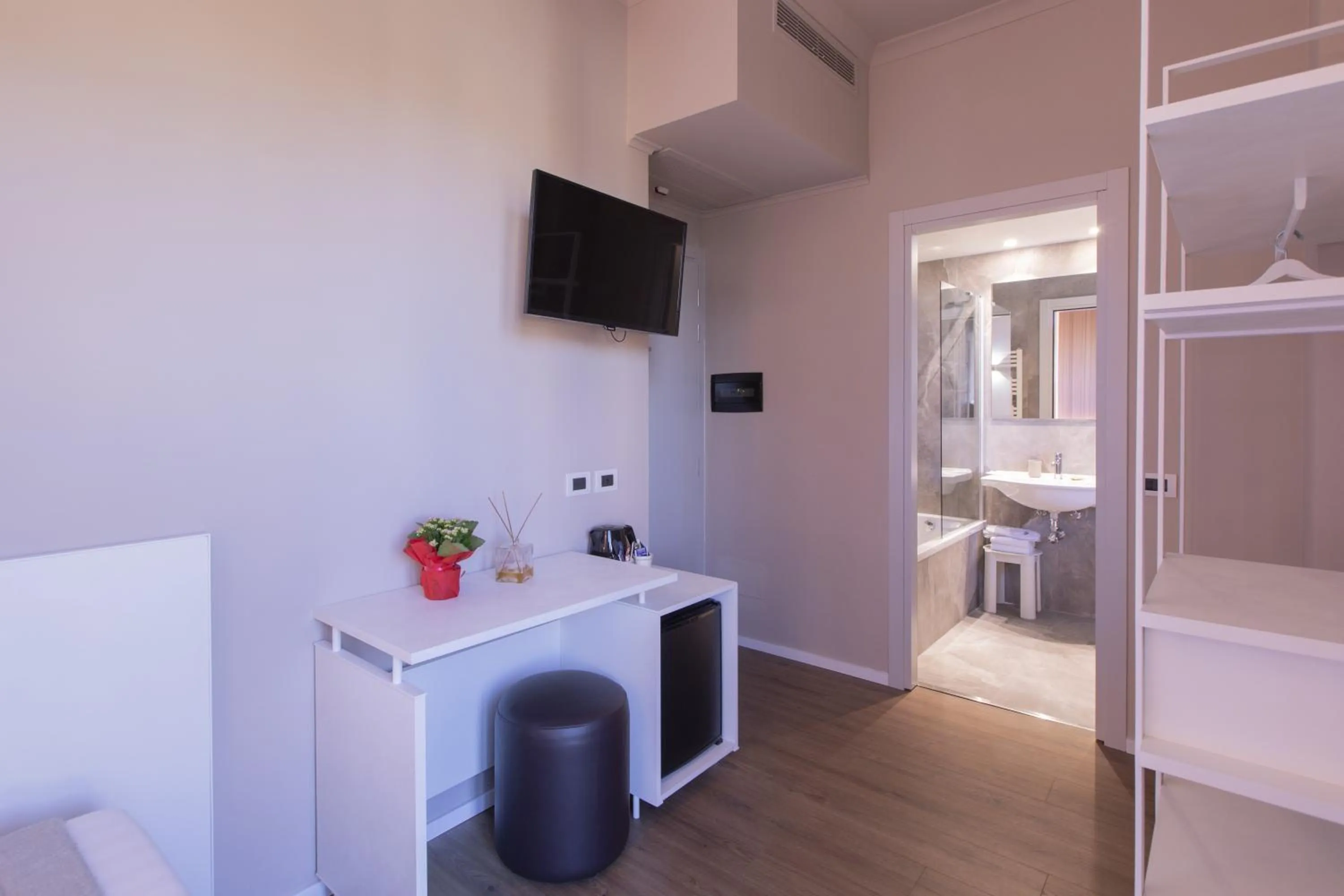 Coffee/tea facilities in Garner Hotel Rome Aurelia by IHG