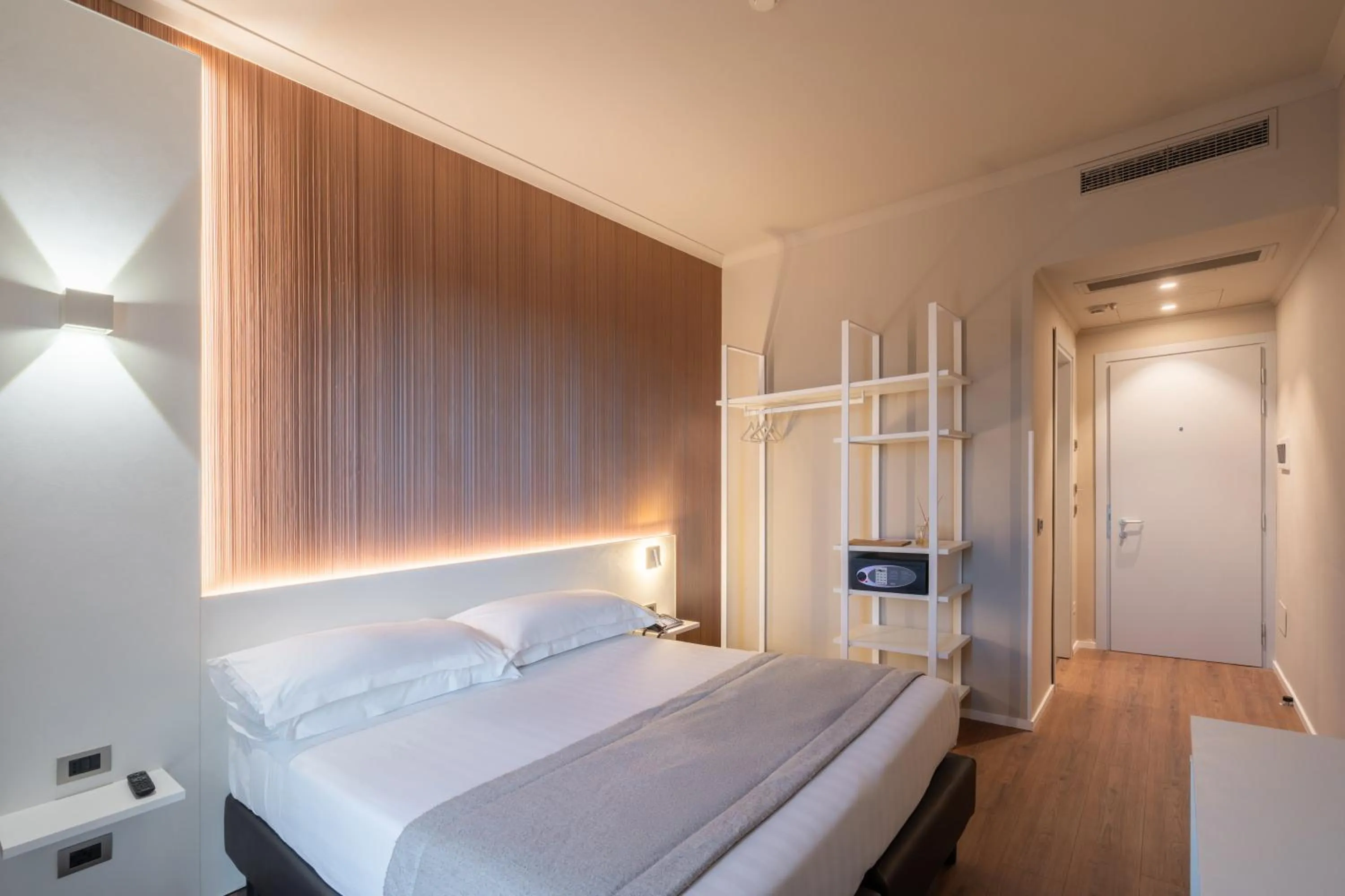 Photo of the whole room, Bed in Garner Hotel Rome Aurelia by IHG