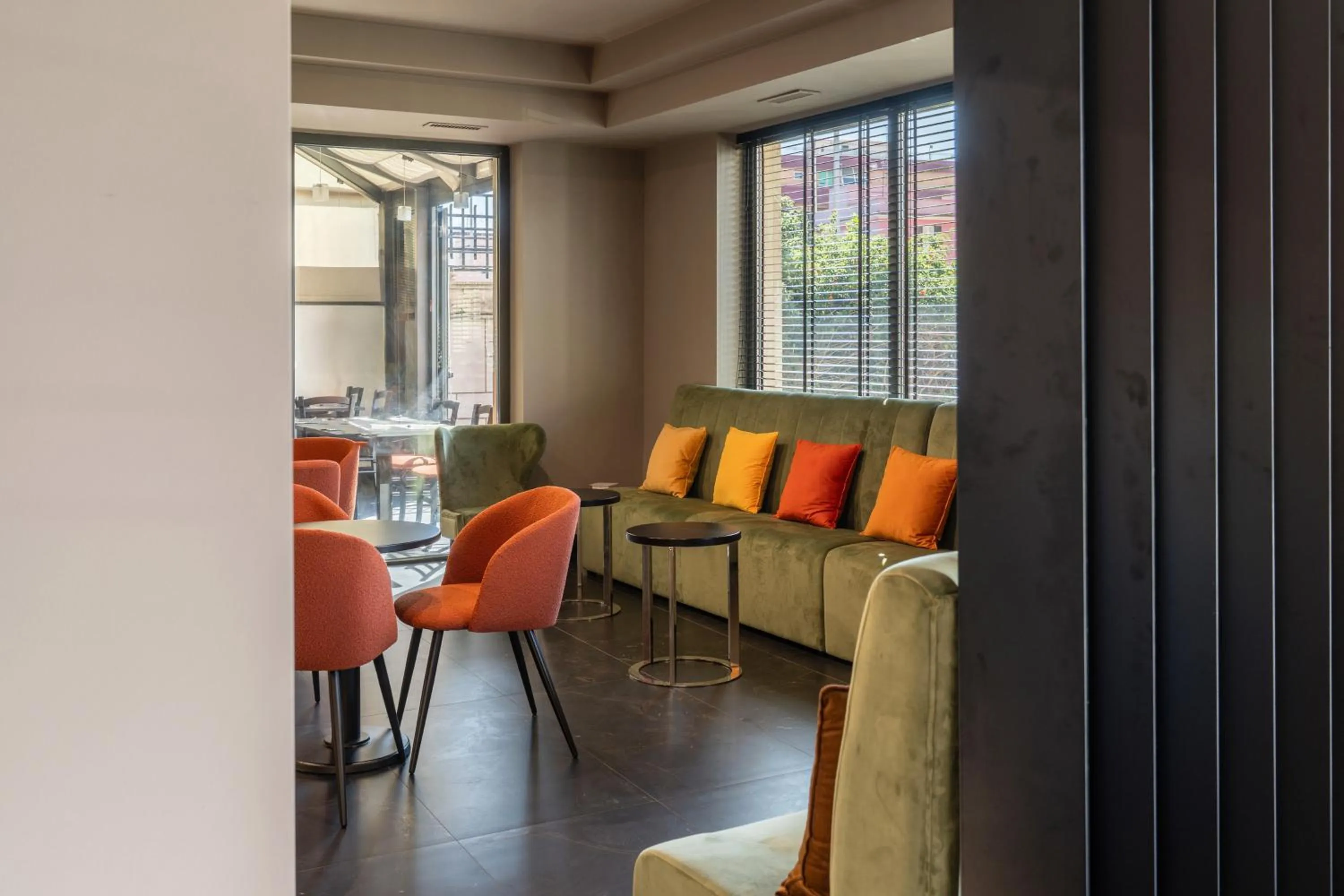 Lounge or bar in Garner Hotel Rome Aurelia by IHG