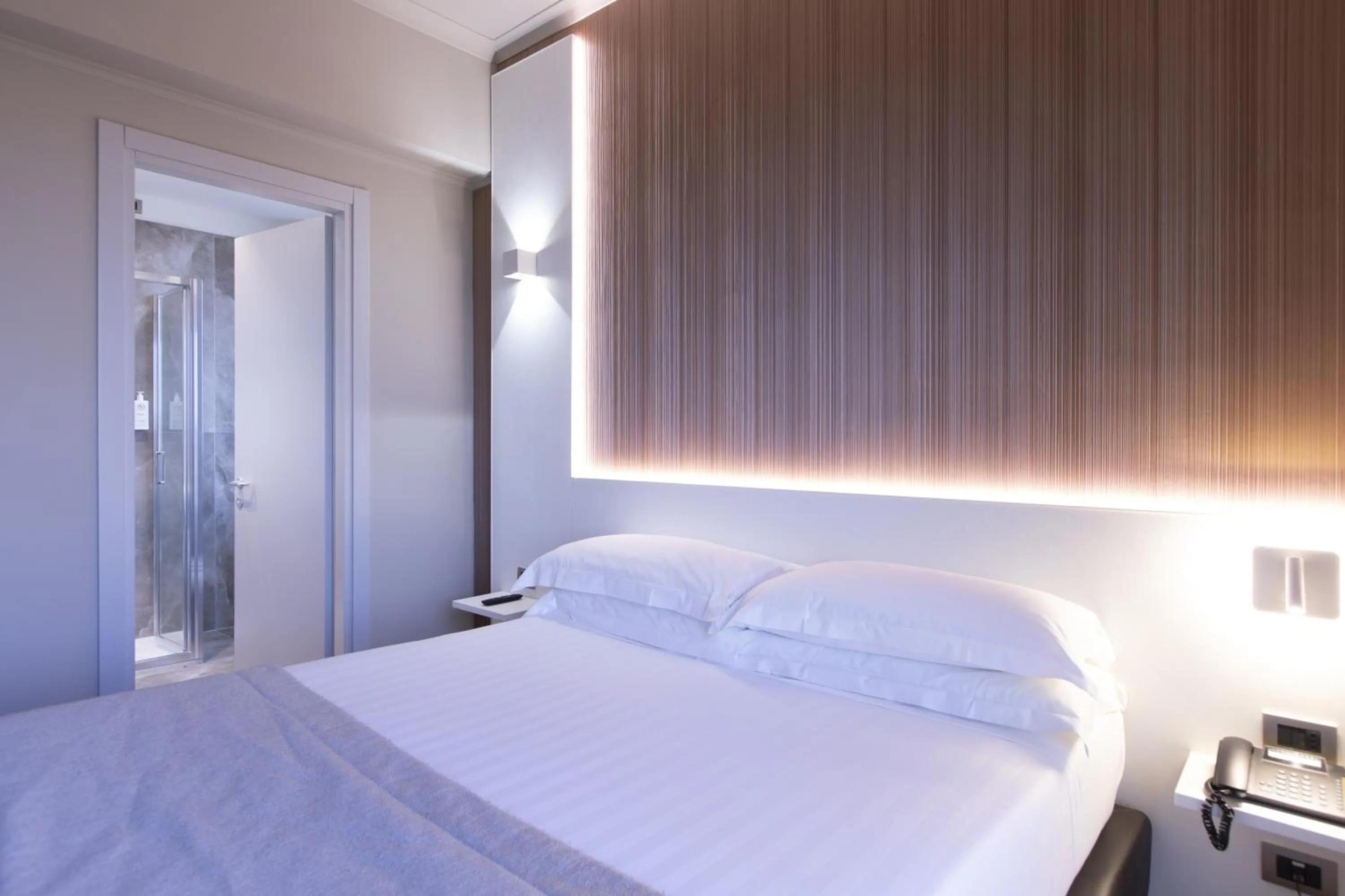 Bathroom, Bed in Garner Hotel Rome Aurelia by IHG