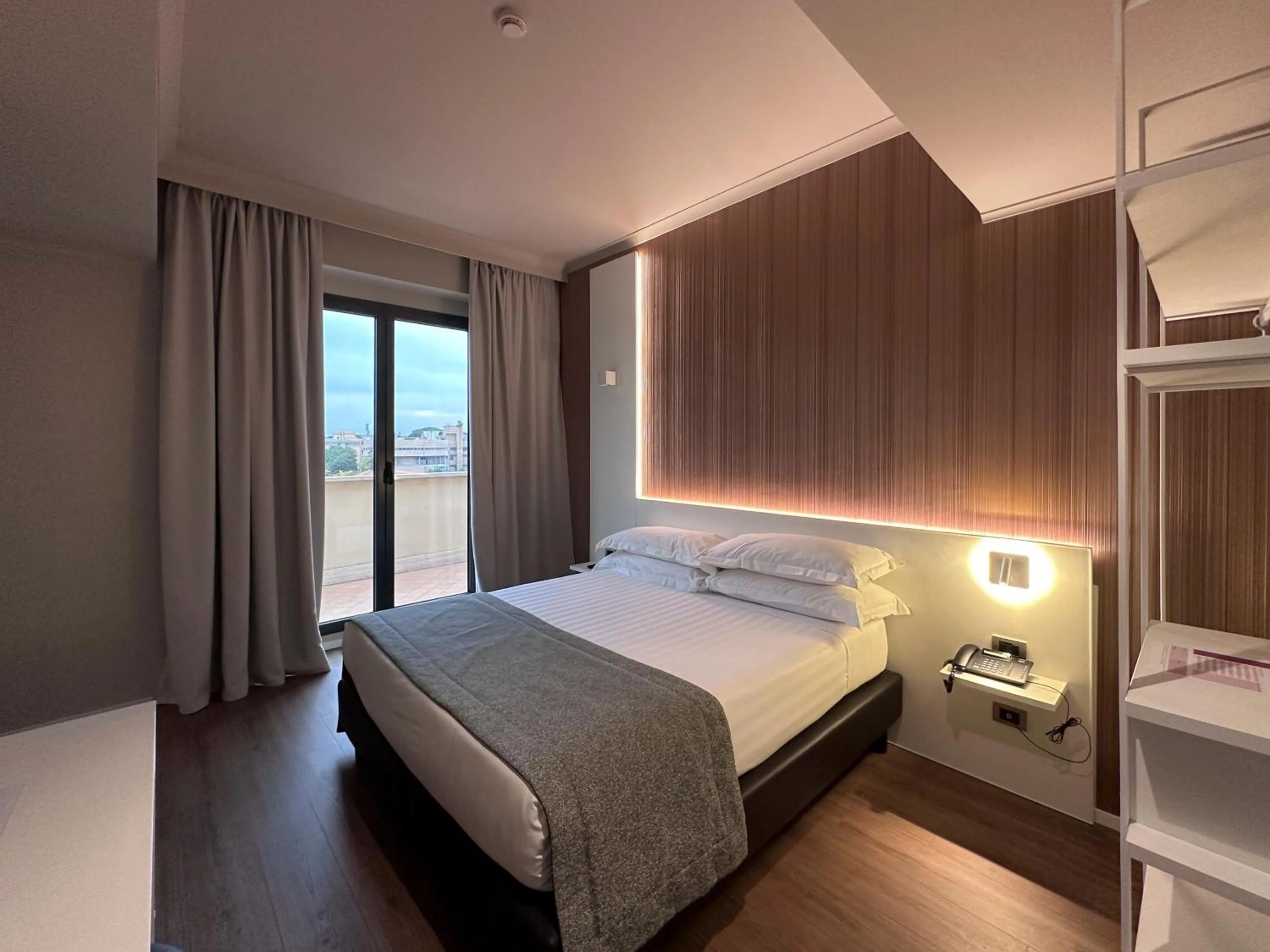 Bedroom, Bed in Garner Hotel Rome Aurelia by IHG