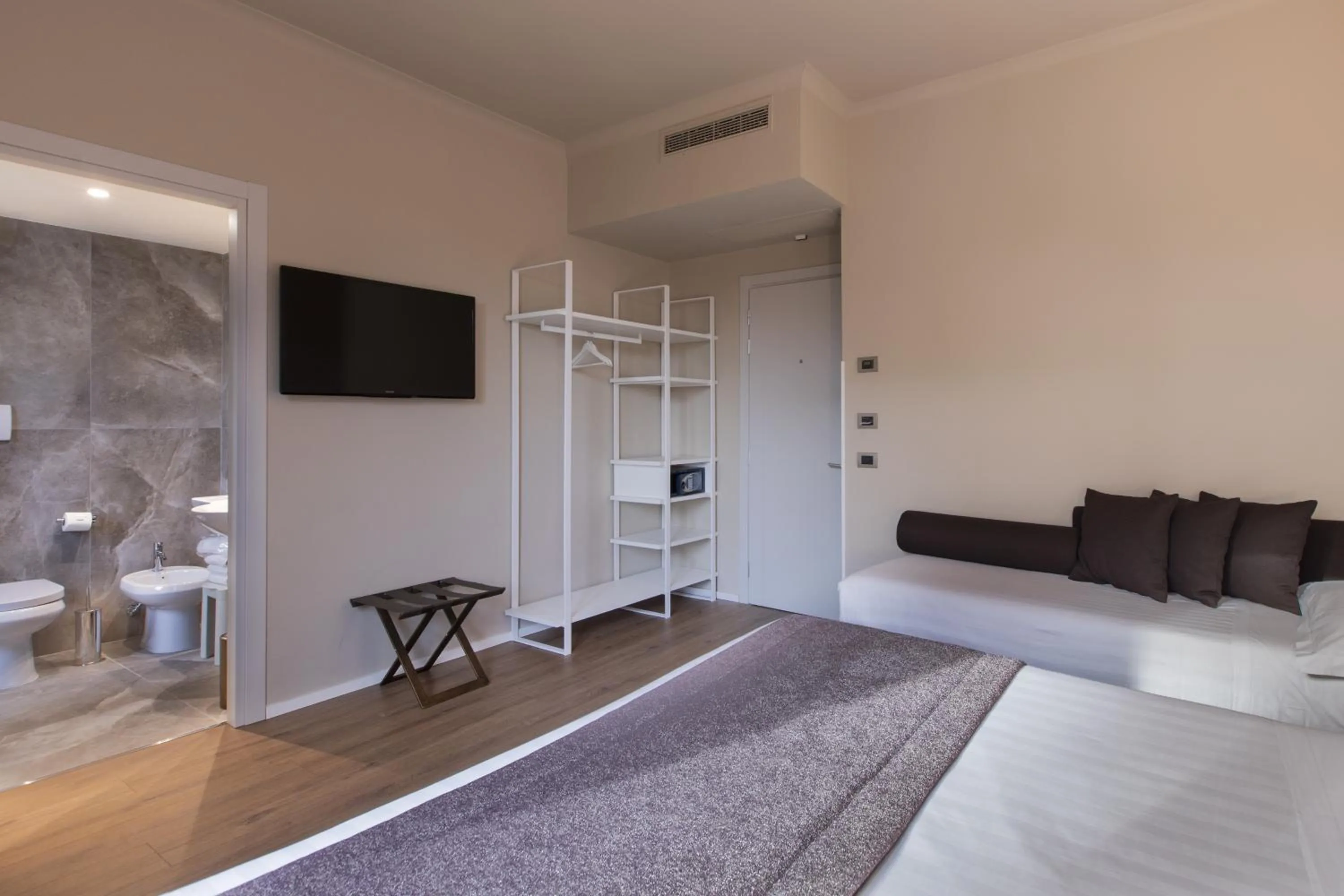 Bed in Garner Hotel Rome Aurelia by IHG