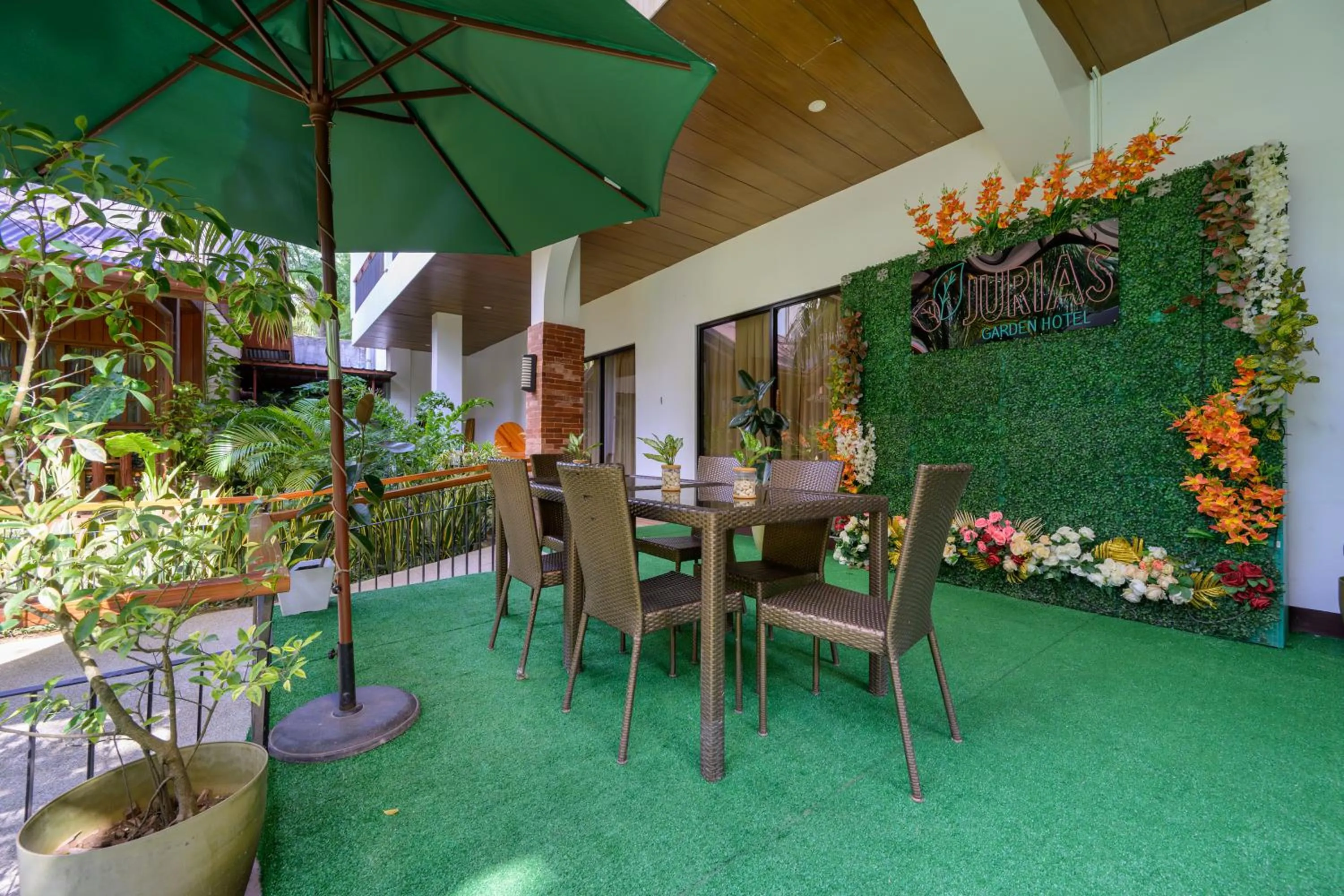 Seating area in Jurias Garden Hotel
