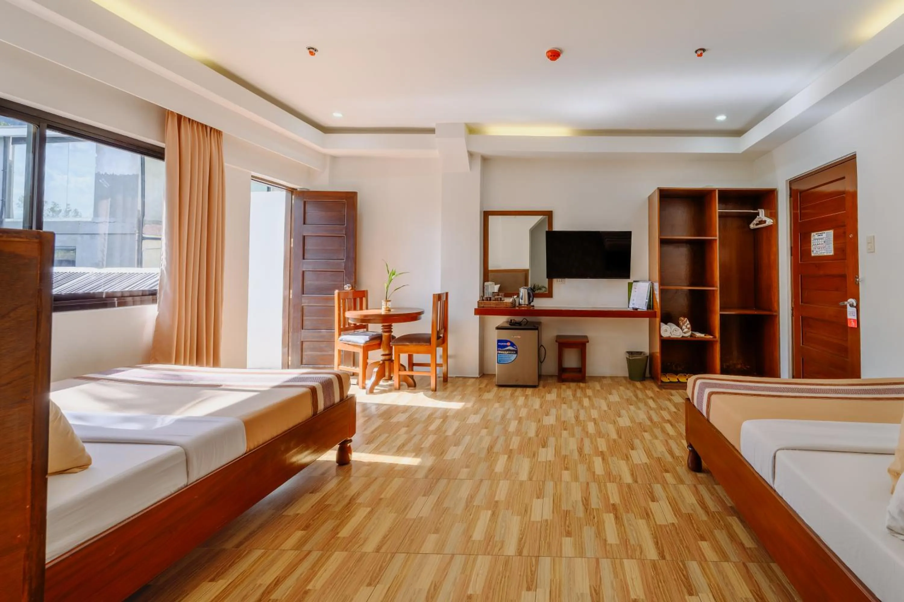 Photo of the whole room, Bed in Jurias Garden Hotel