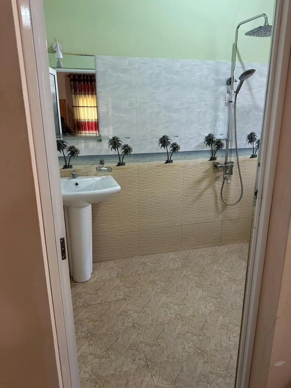 Shower in Lahiru Airport Villa