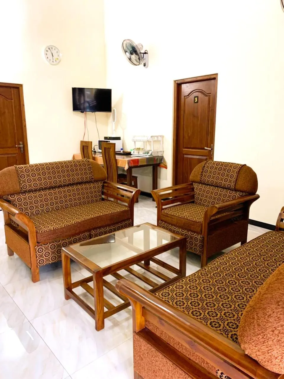 Lobby or reception in Lahiru Airport Villa