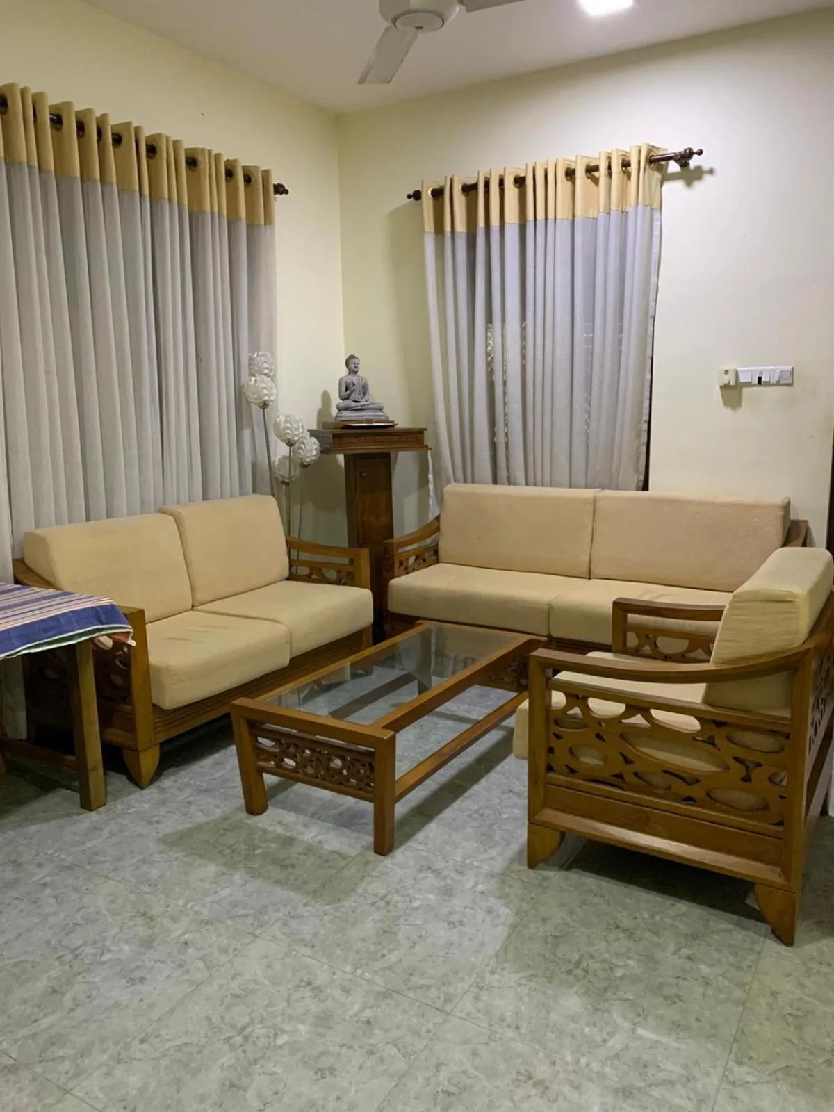 Lobby or reception in Lahiru Airport Villa