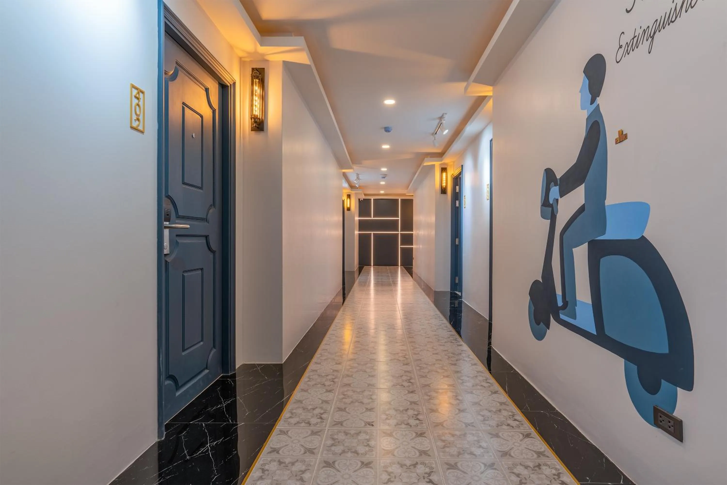 room service in Momo Hotel