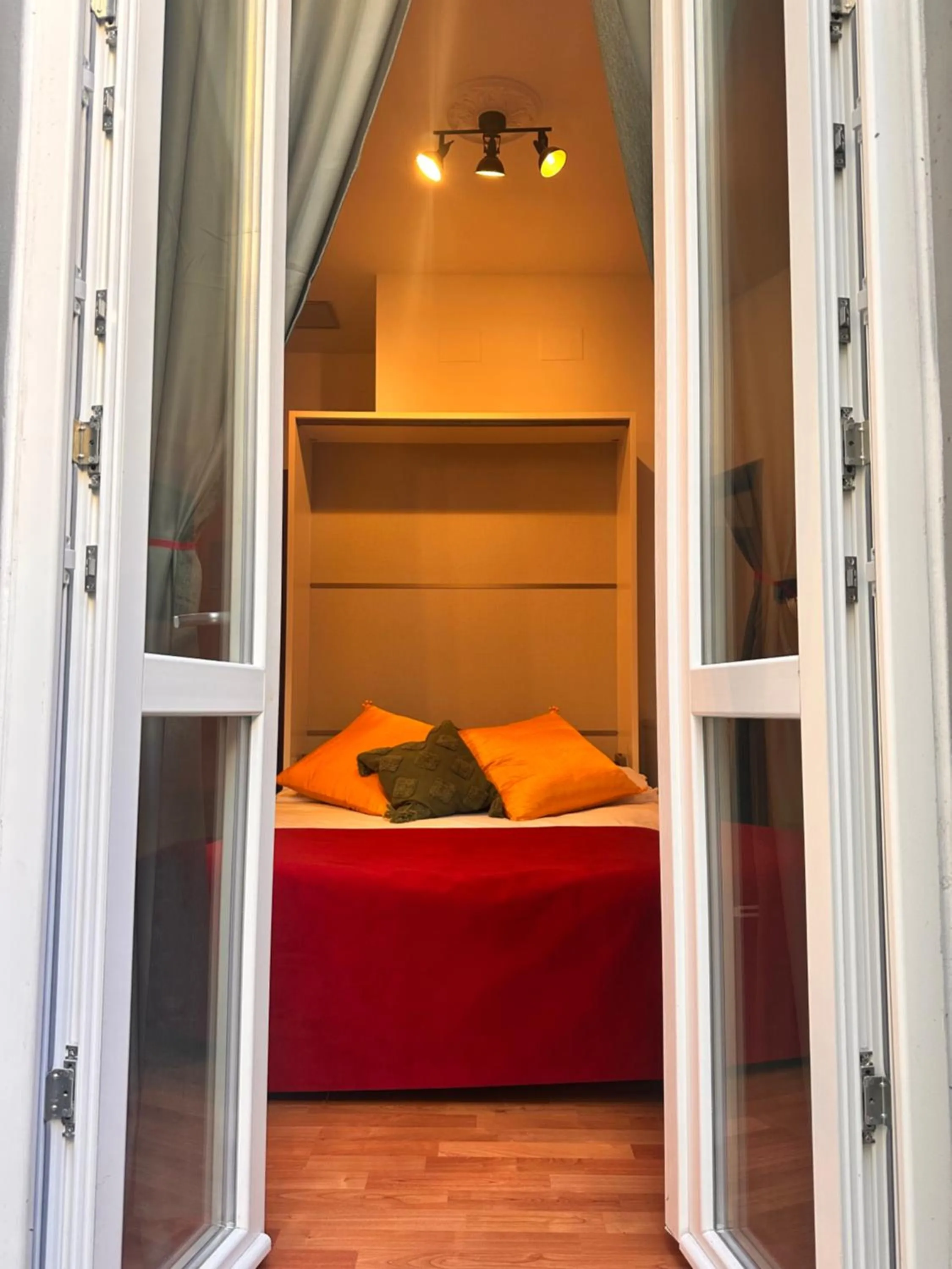 Photo of the whole room, Bed in Soggiorno Madrid