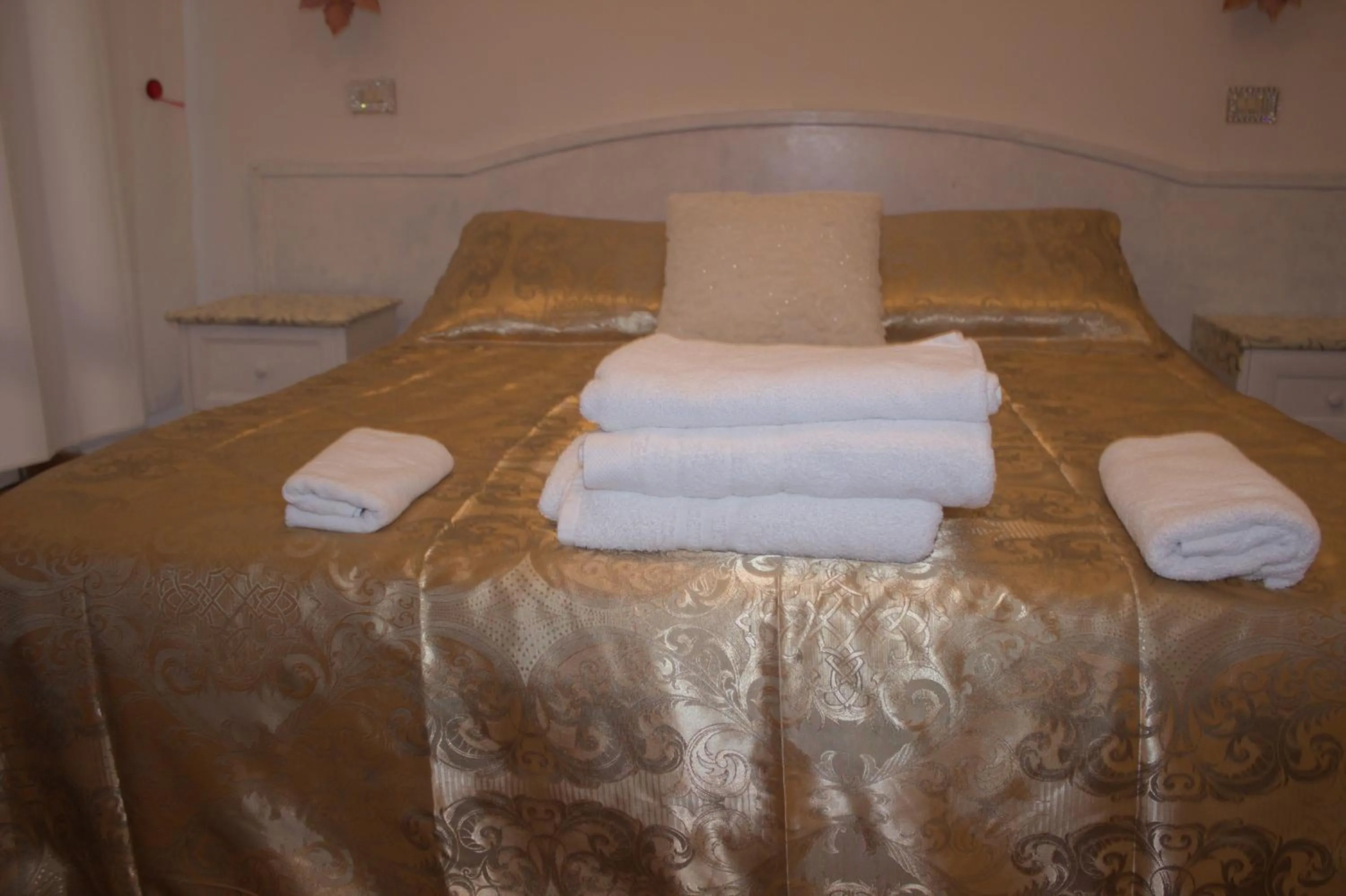 Photo of the whole room, Bed in Soggiorno Madrid