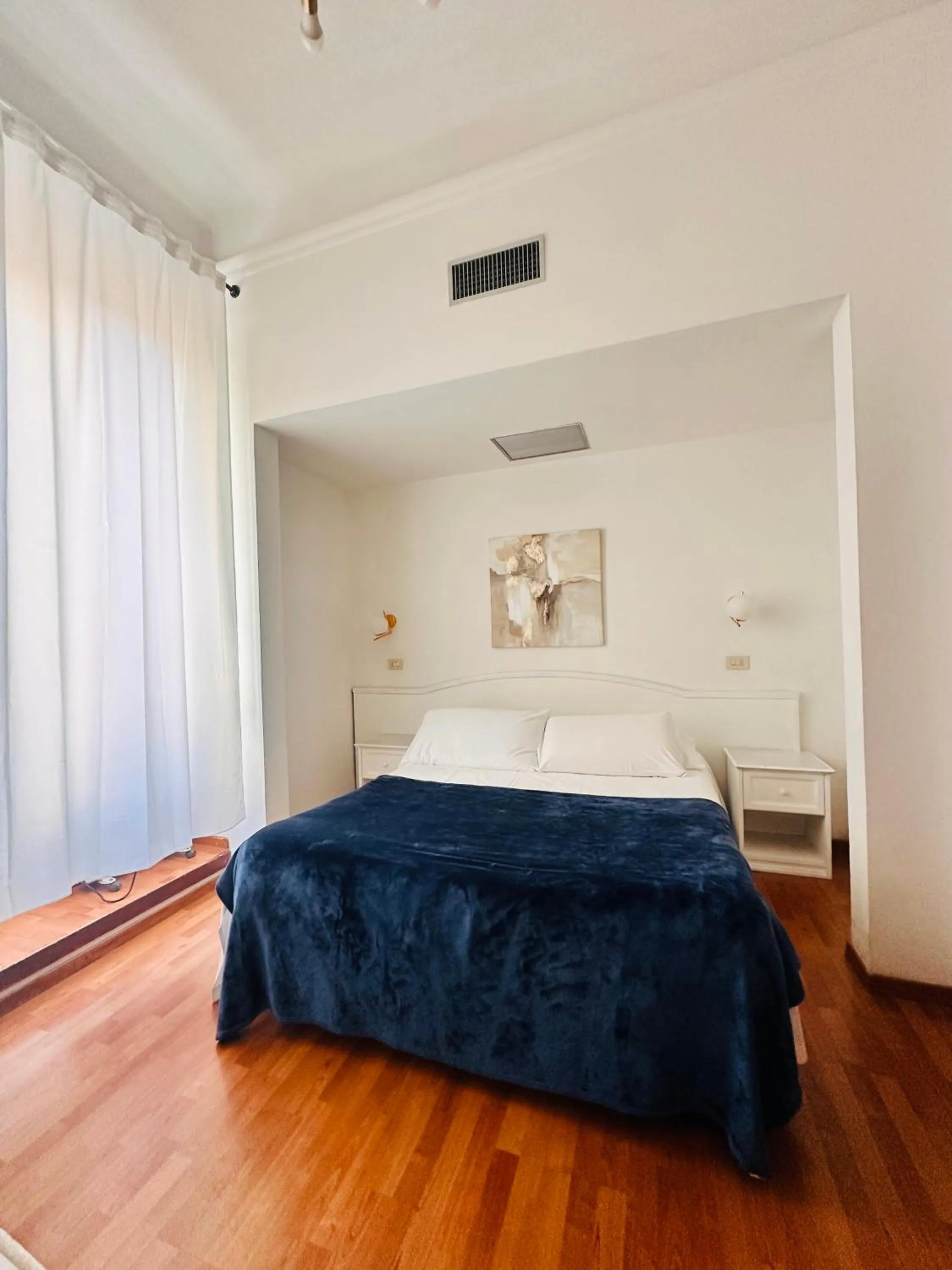 Photo of the whole room, Bed in Soggiorno Madrid