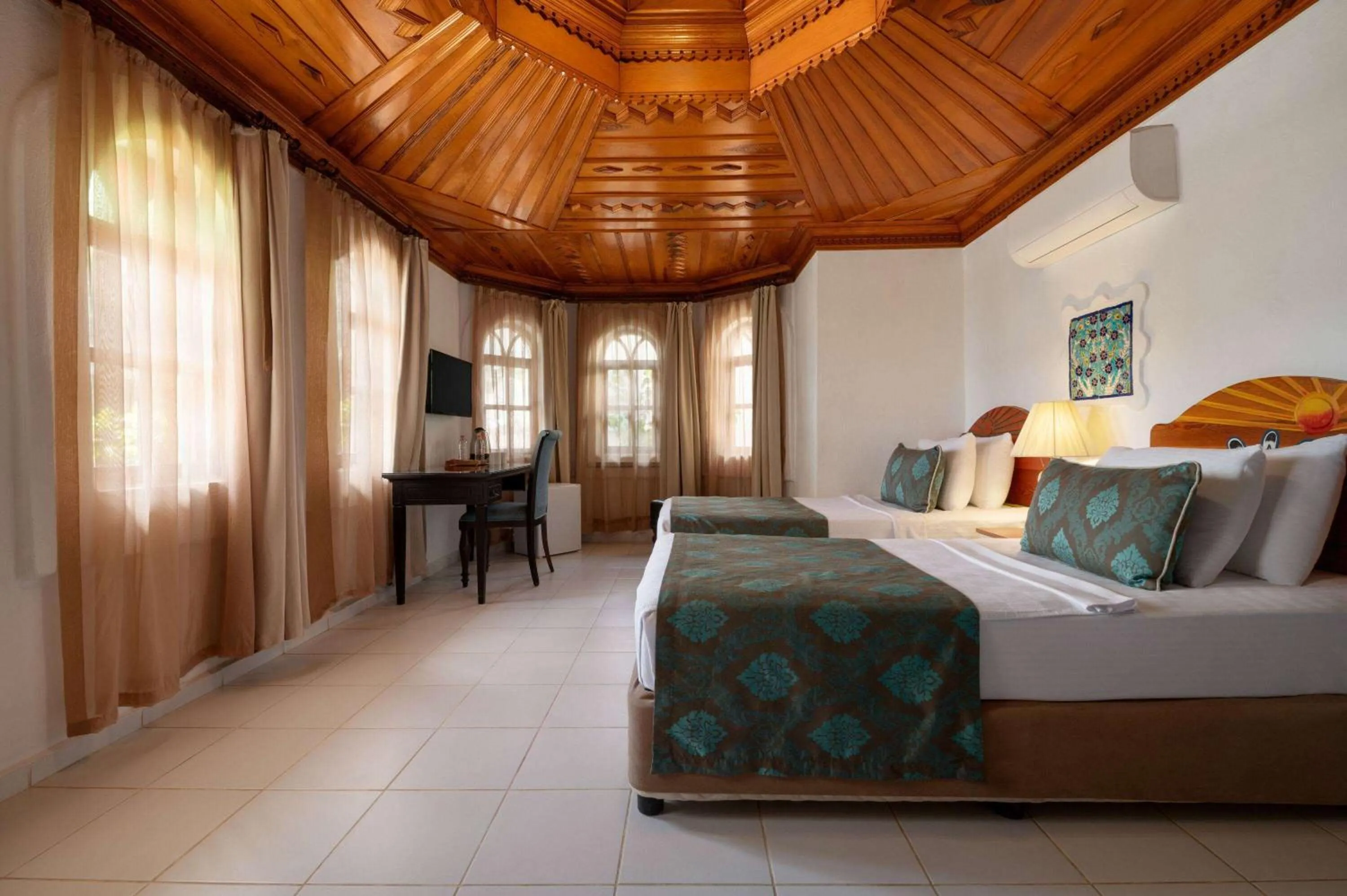 Photo of the whole room, Bed in Wyndham Datca Perili Bay
