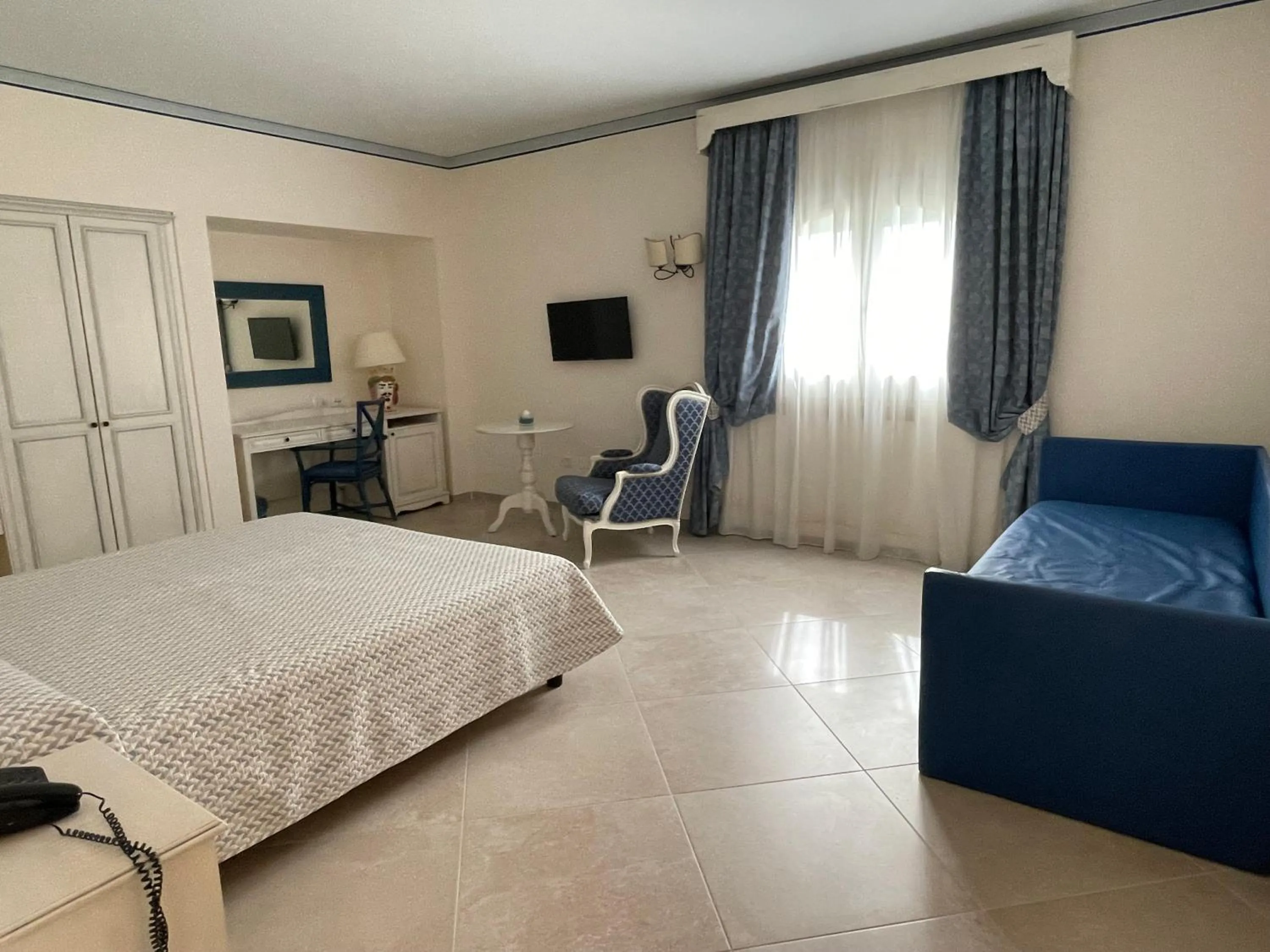 Photo of the whole room, Bed in Relais Antiche Saline