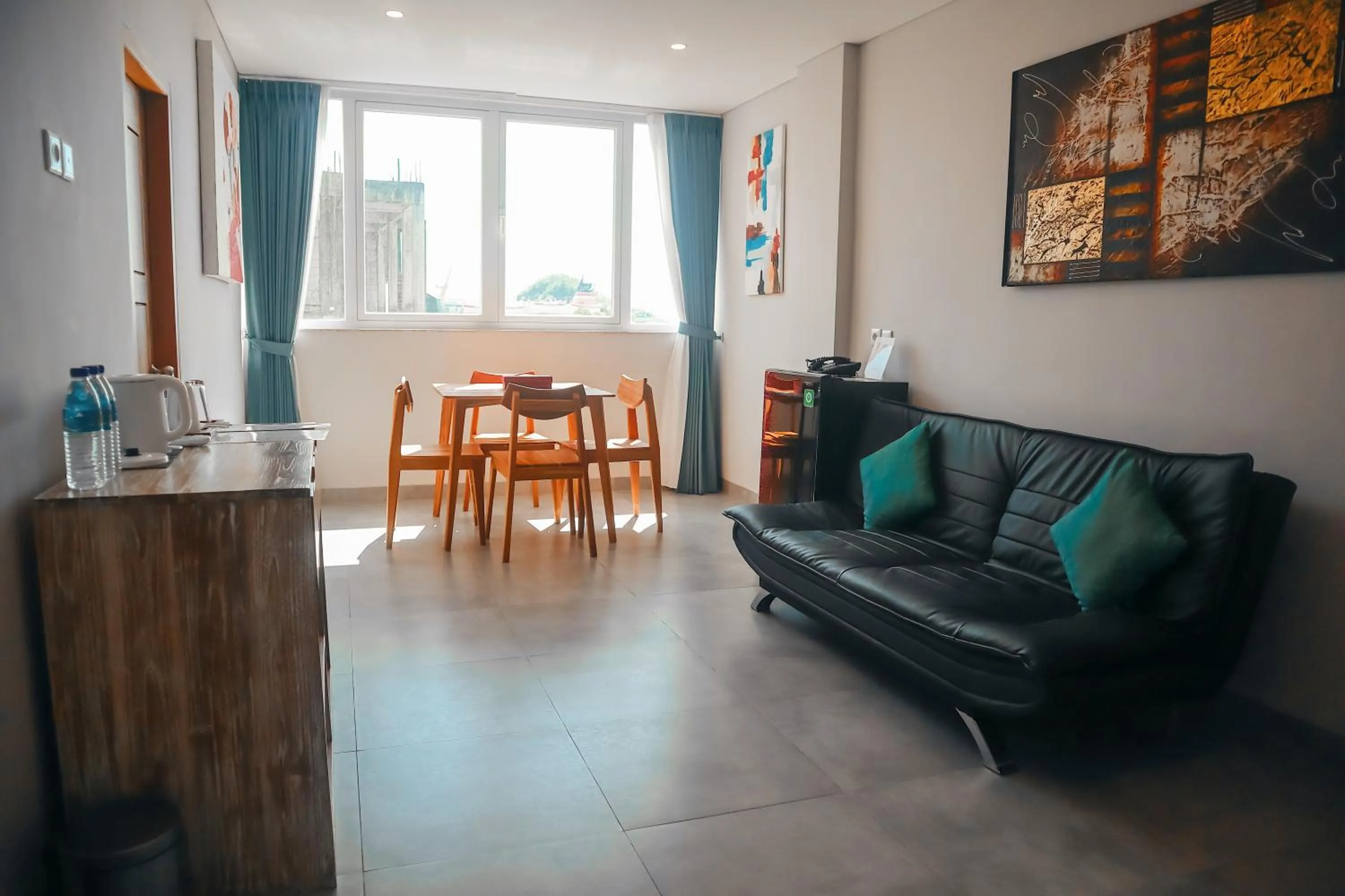 Communal lounge/ TV room in Harbour Komodo Hotel