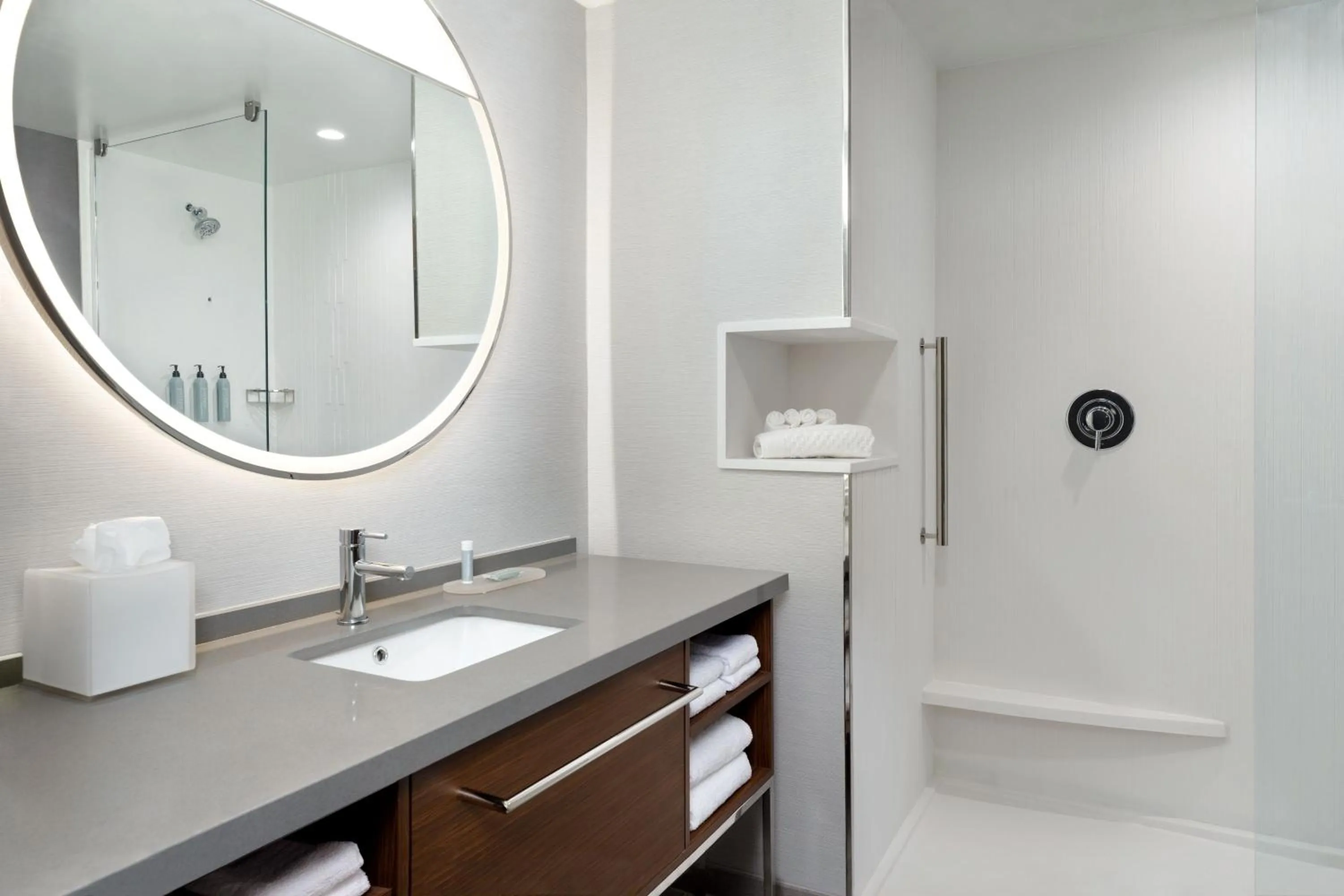 Bathroom in Courtyard by Marriott Richmond Scott's Addition