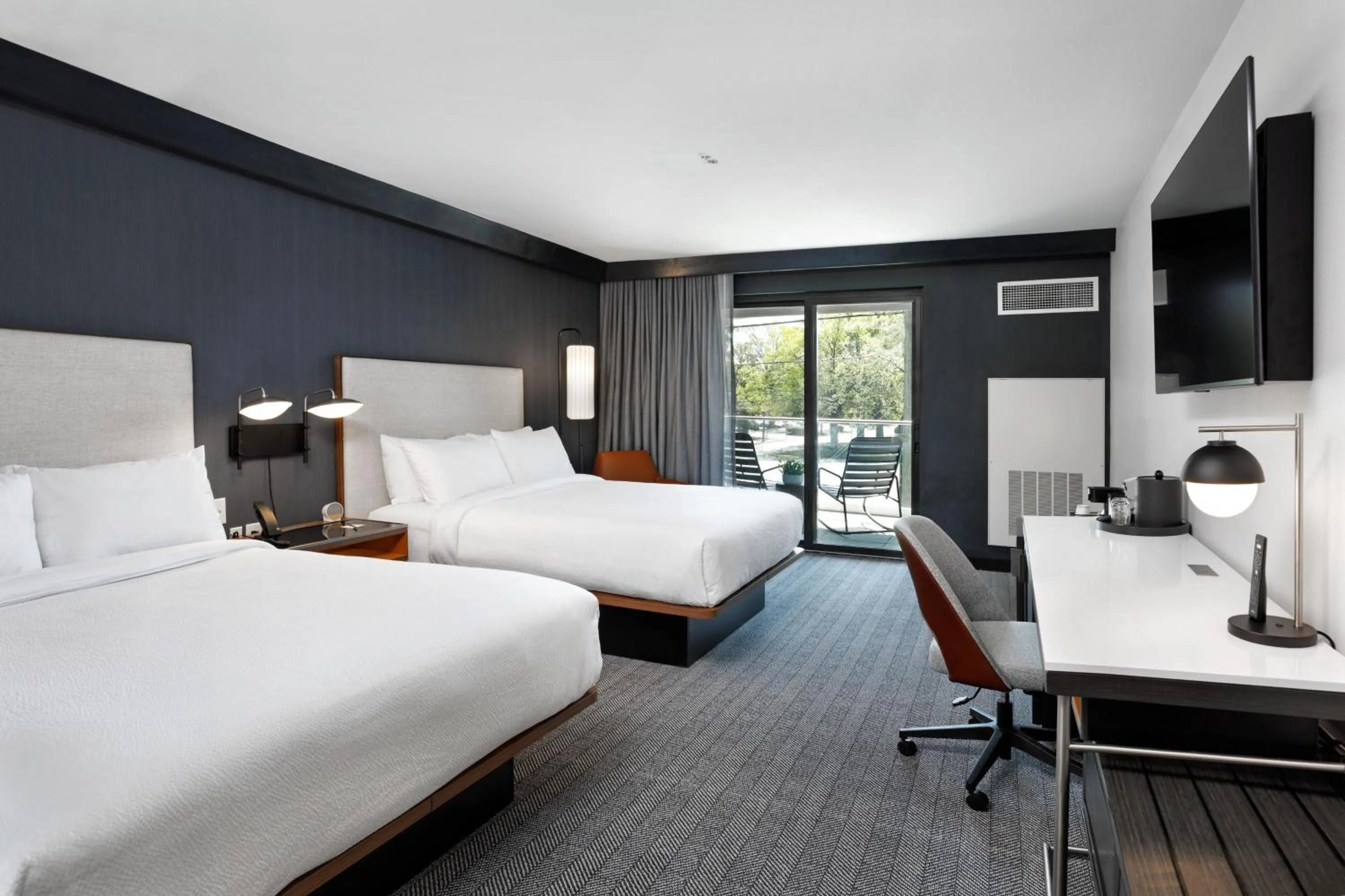 Photo of the whole room, Bed in Courtyard by Marriott Richmond Scott's Addition