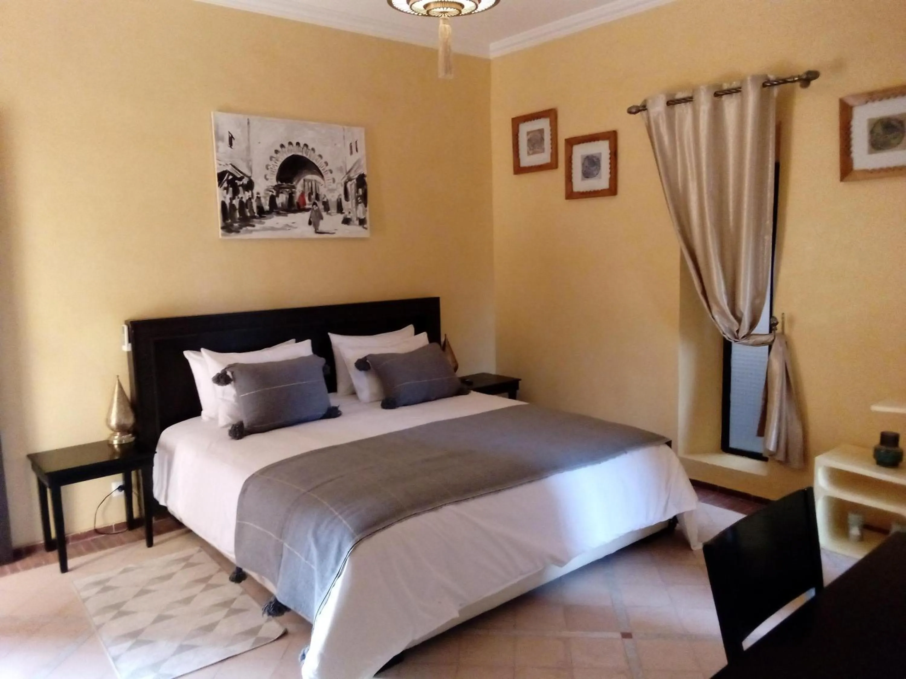 Bedroom, Bed in Le petit Château des Anges