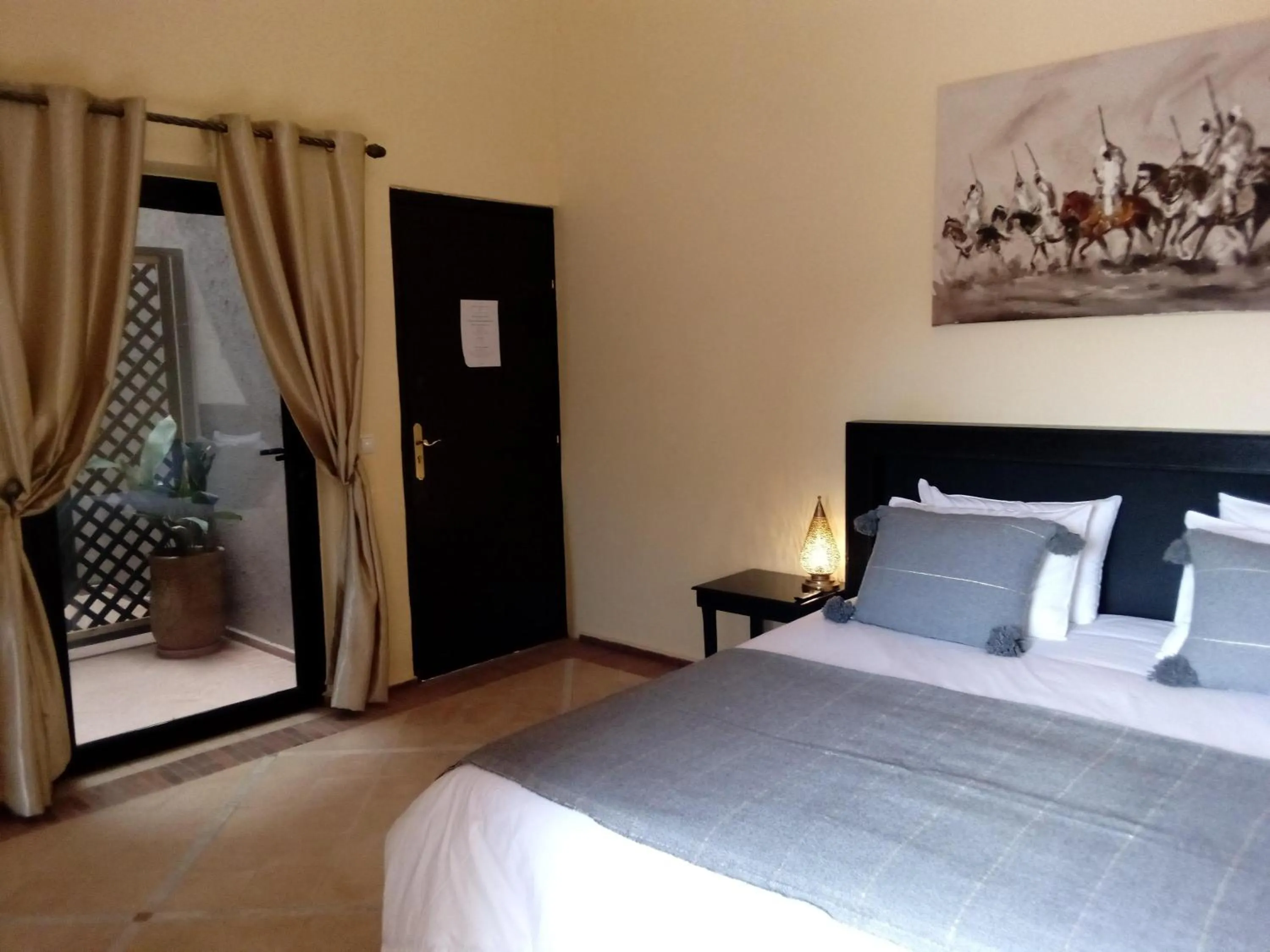 Bedroom, Bed in Le petit Château des Anges