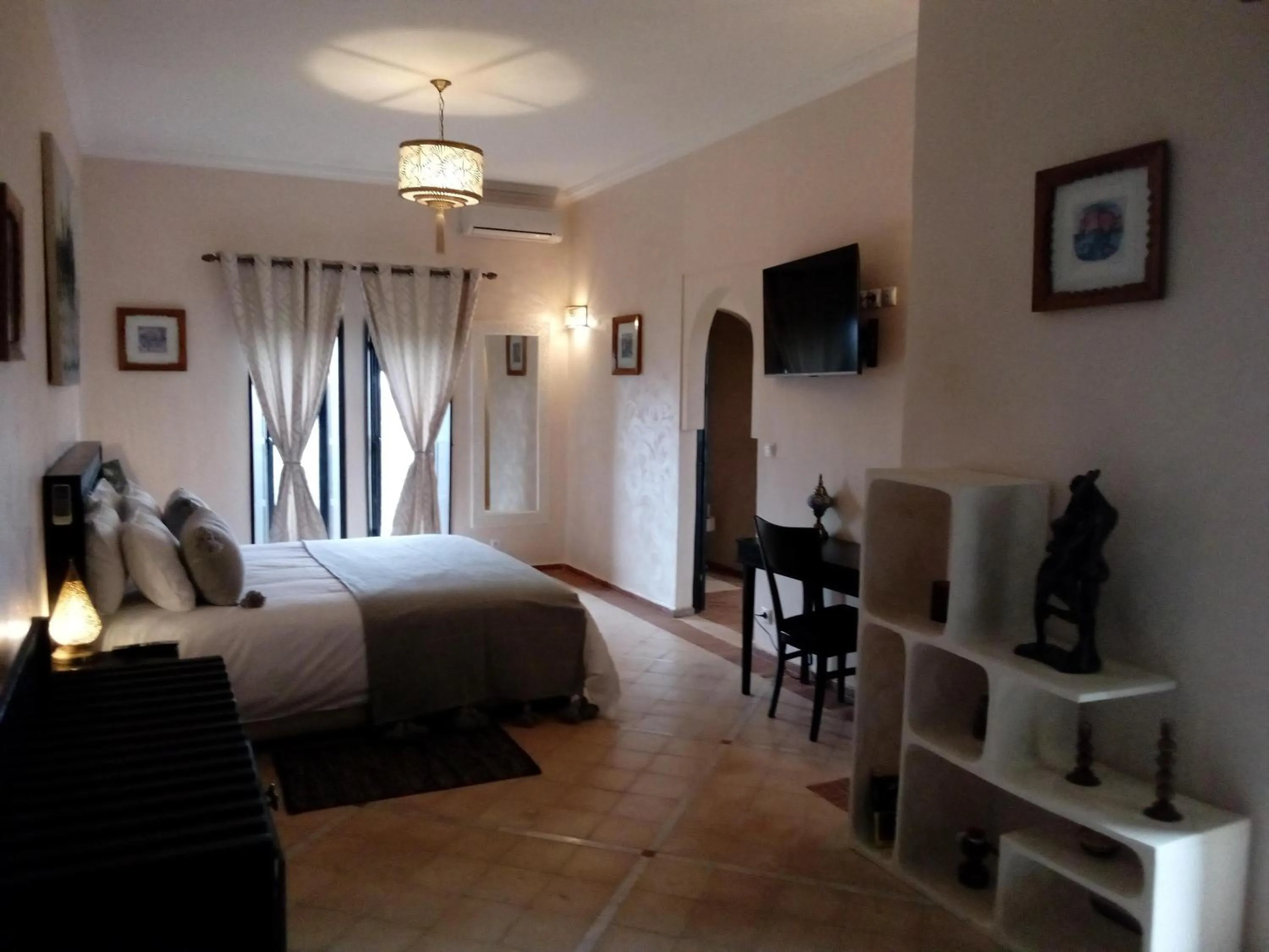 Bedroom, Bed in Le petit Château des Anges