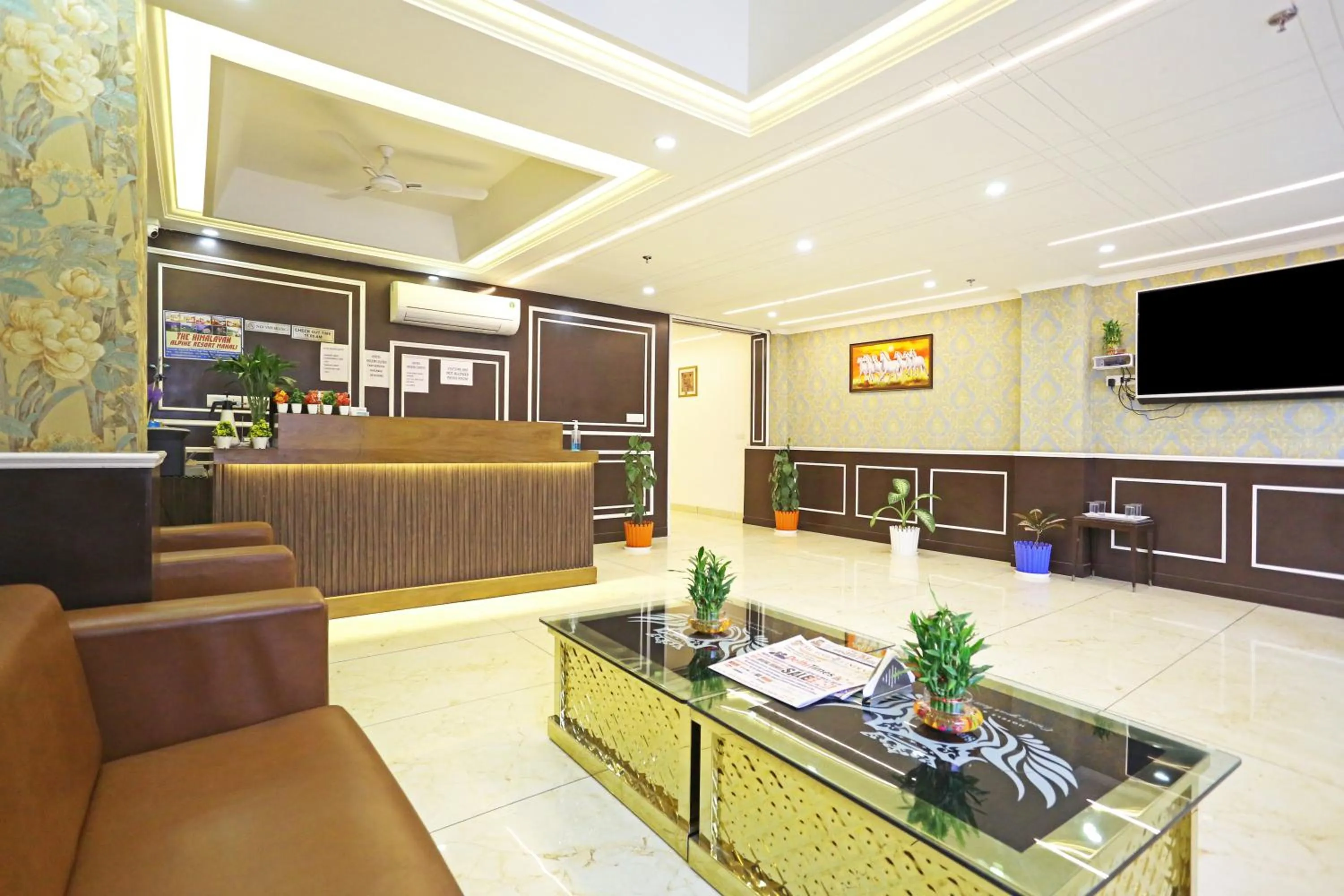 Lobby or reception in Hotel Decent Suites - Delhi Airport