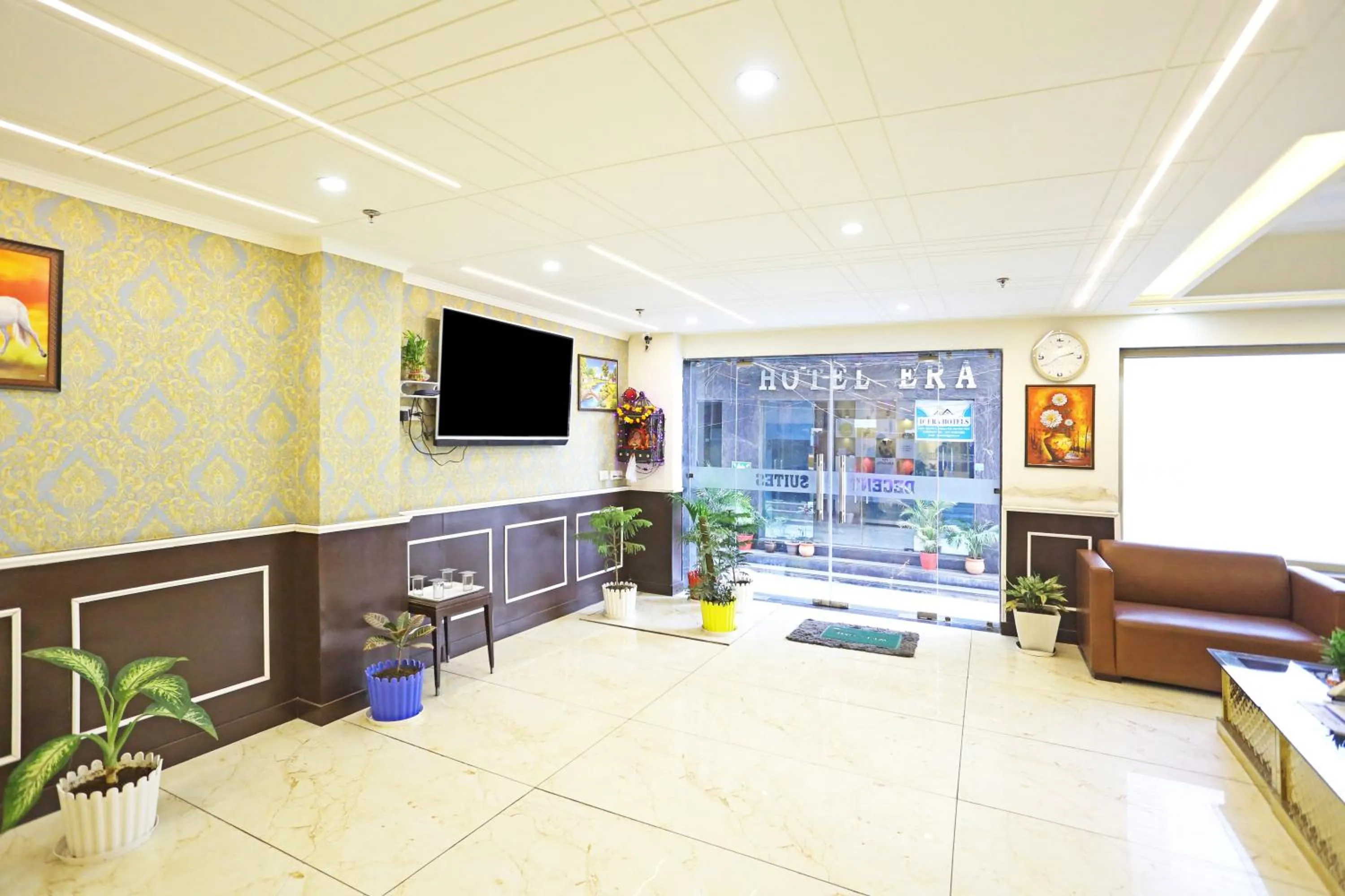 Lobby or reception in Hotel Decent Suites - Delhi Airport